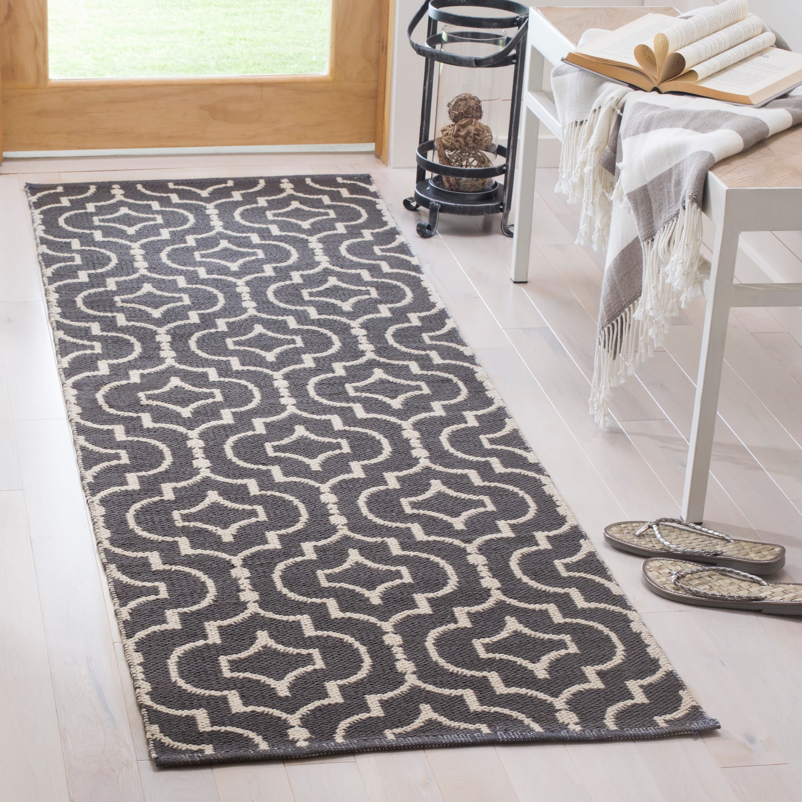 Safavieh MTK722E-27 Montauk Depoe 2 x 7 (ft) Cotton Dark Gray/Ivory Rectangular Indoor Coastal Runner rug