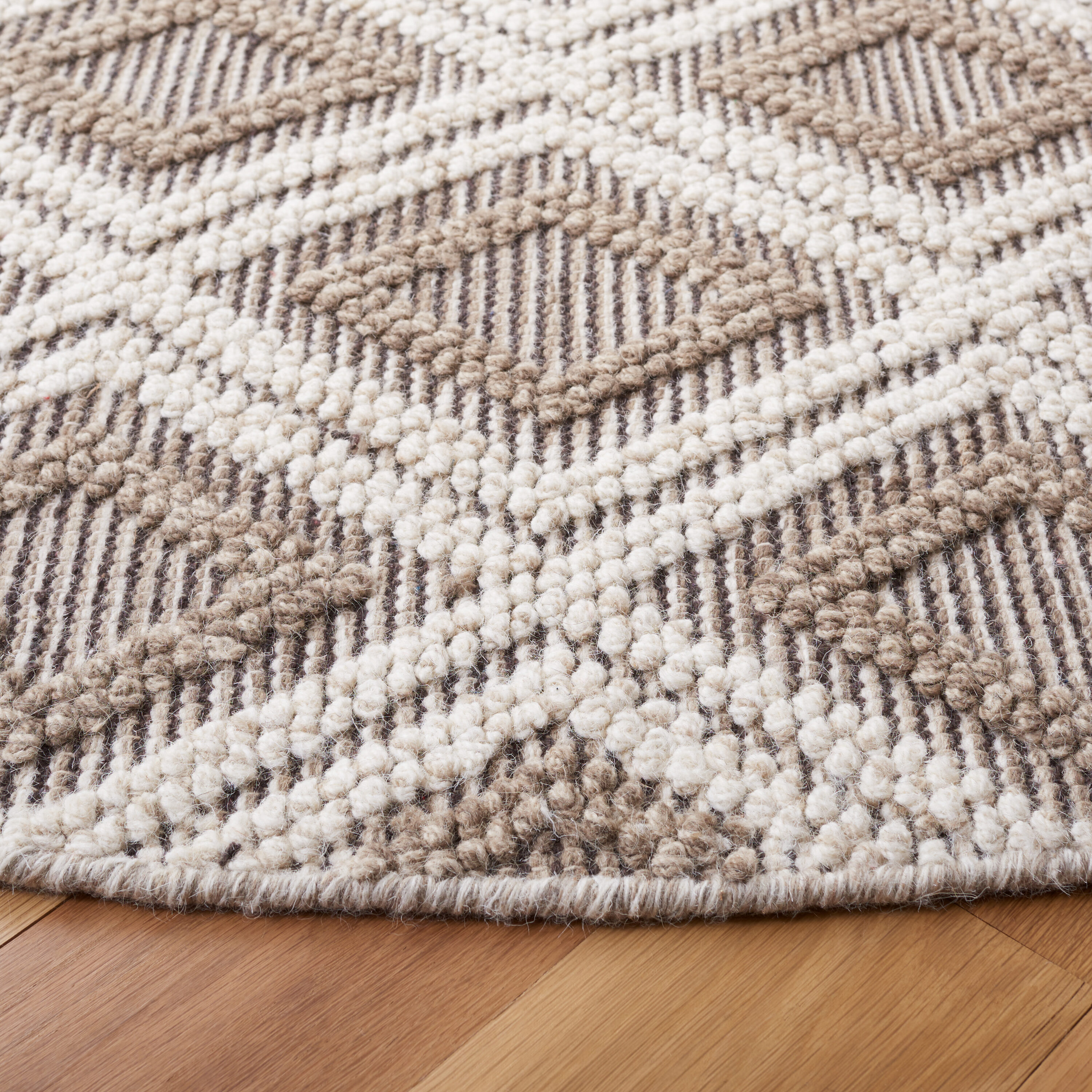 Safavieh VRM212B-6R rugs - View #3