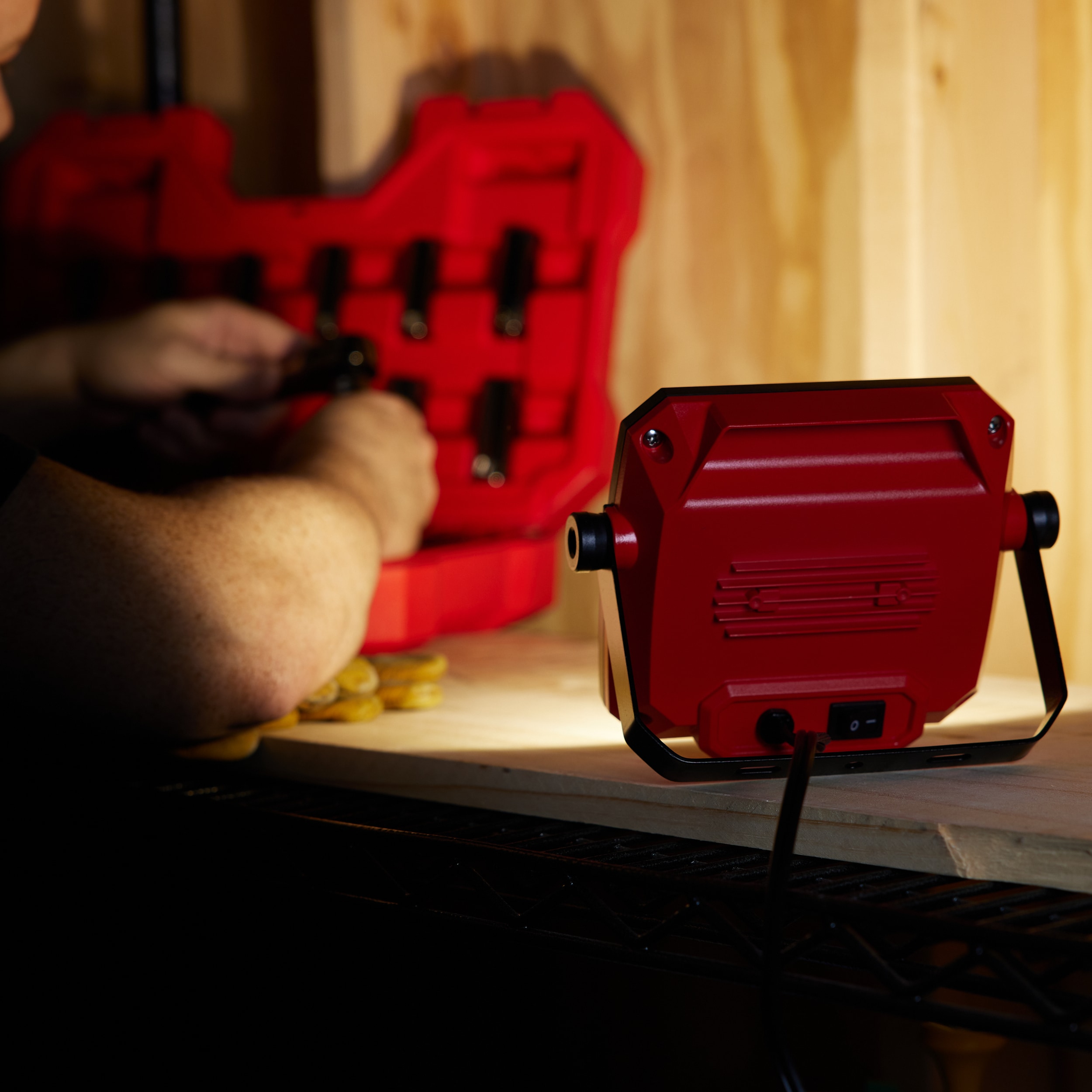 CRAFTSMAN 1500-Lumen LED Red Battery-operated Rechargeable Portable Work  Light in the Work Lights department at