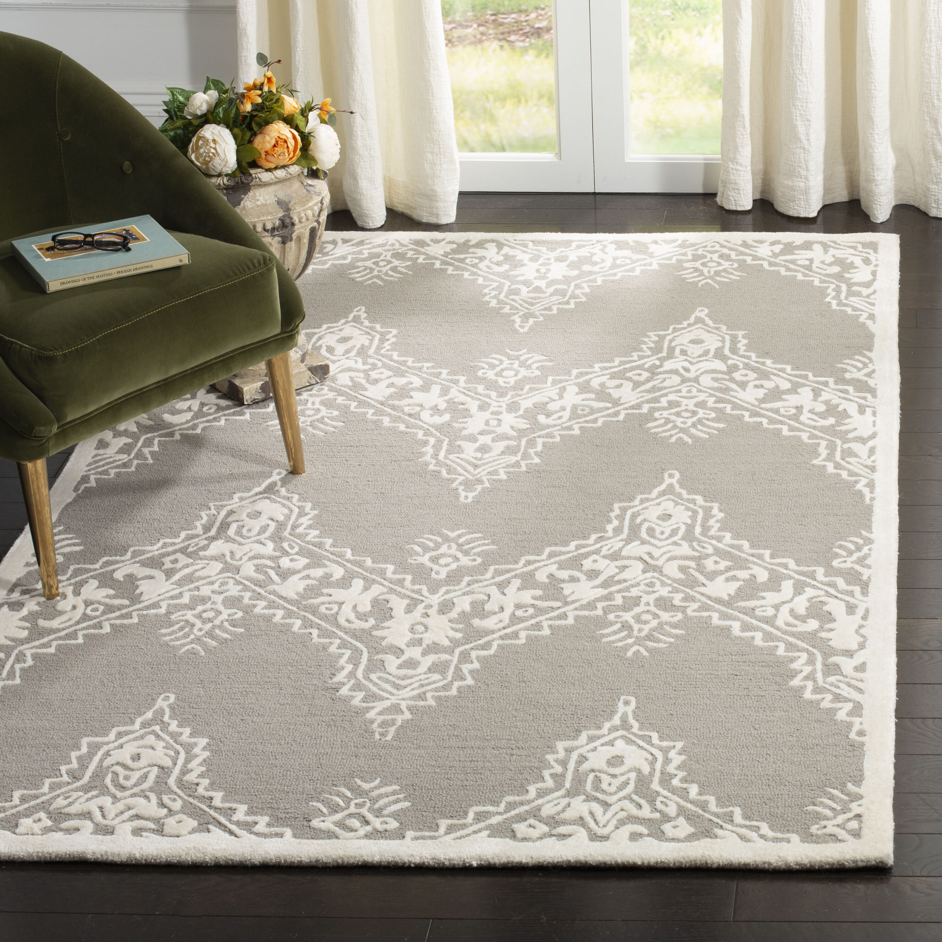  Manchester 523 Gray/Ivory Traditional 5ft x 8ft Medium Rectangle Rug