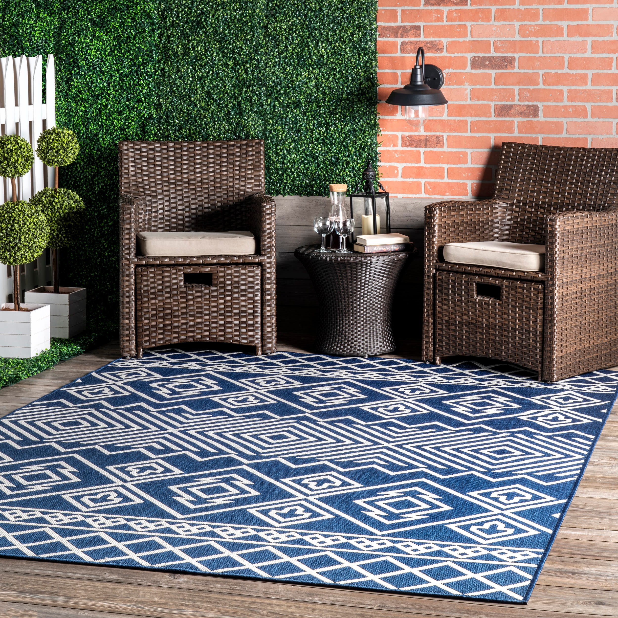 Reversible Aztec Blue Synthetic 4' x 6' Indoor/Outdoor Area Rug