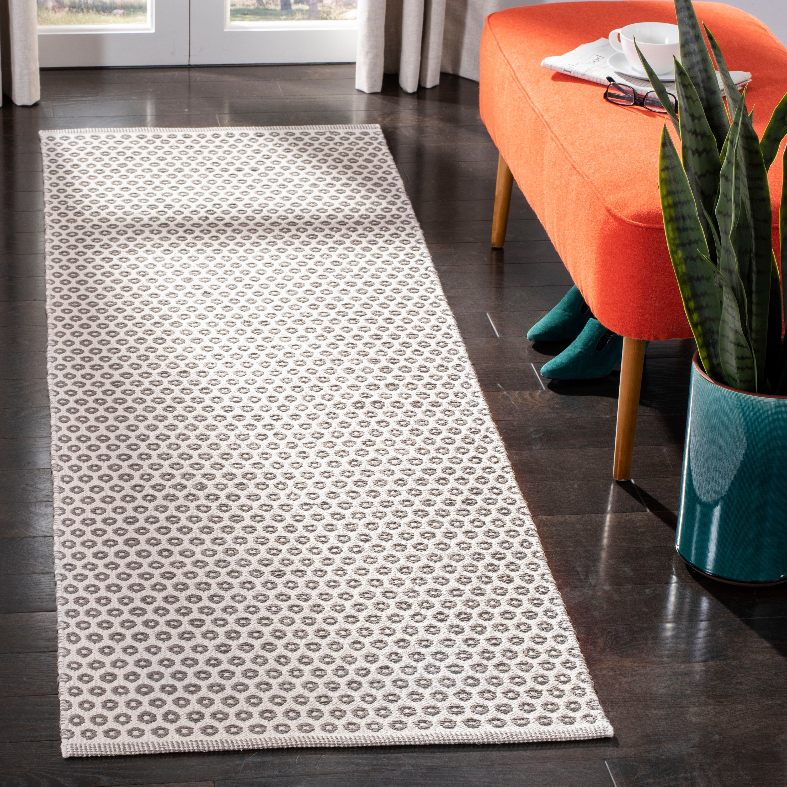 Safavieh MTK616F-27 Montauk Eastom 2 x 7 (ft) Cotton Gray/Ivory Rectangular Indoor Coastal Runner rug
