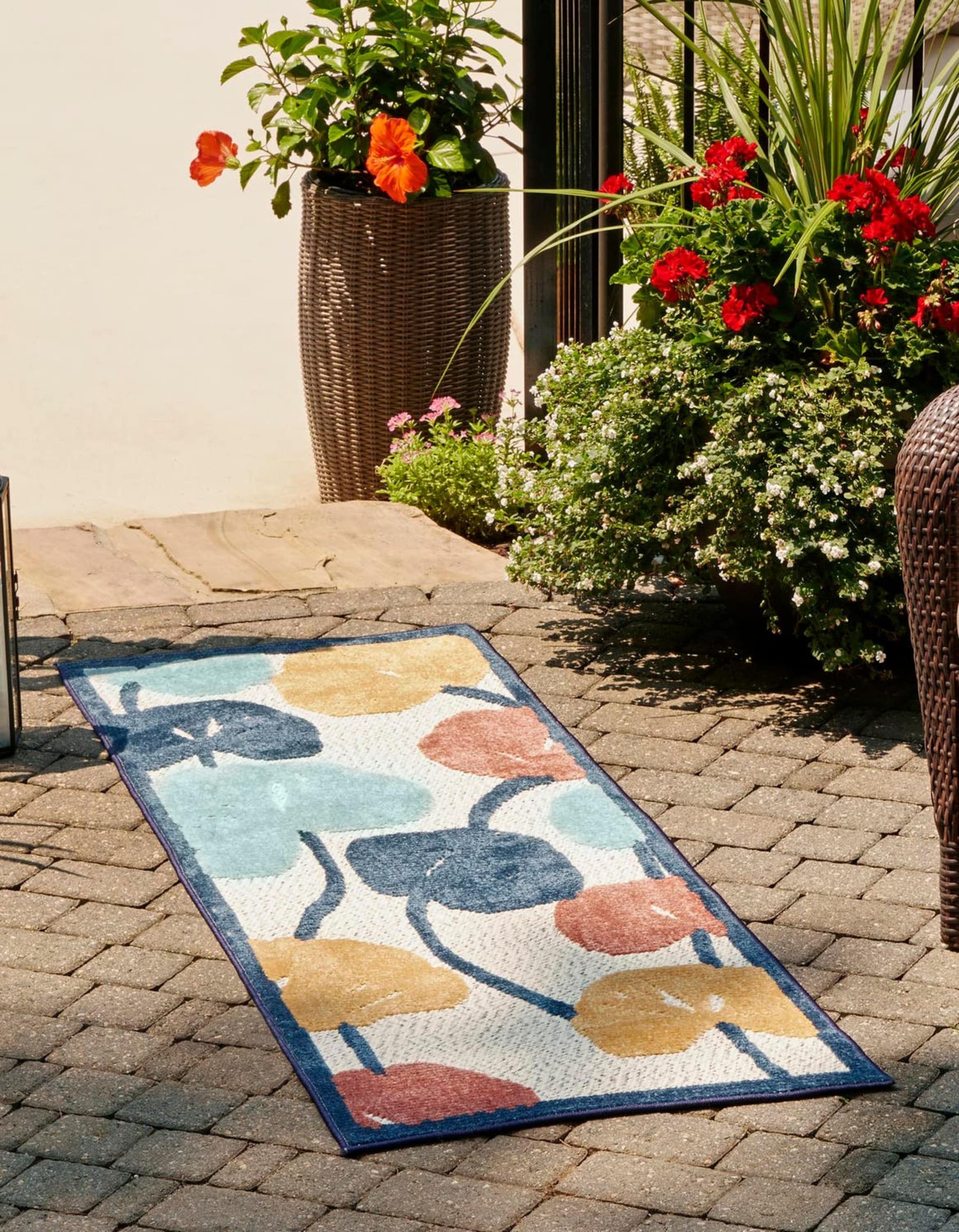 Unique Loom 3171352 Belize Outdoor 2 x 6 (ft) Loomed Polypropylene Ivory Rectangular Indoor/Outdoor Floral/Botanical Runner rug