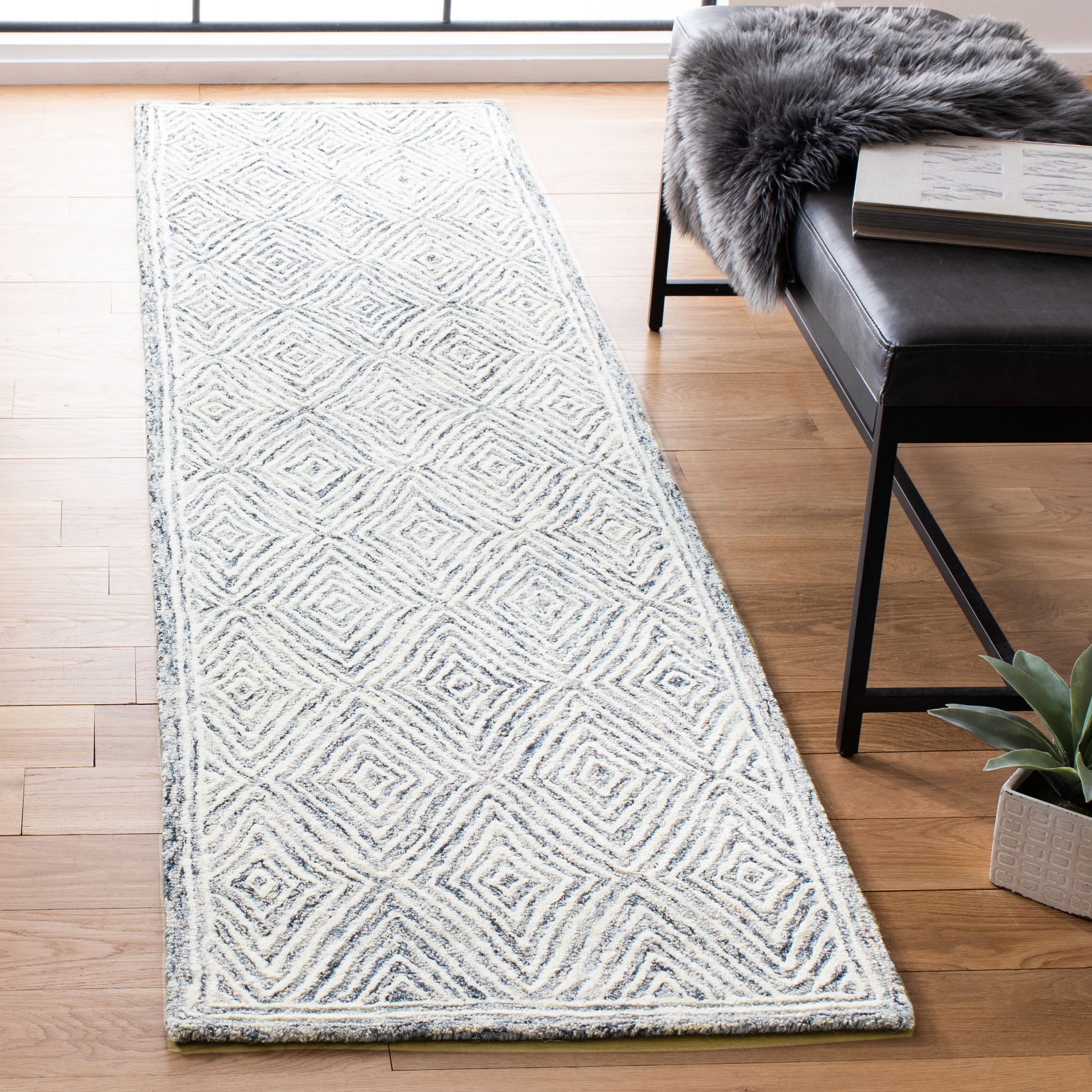 Safavieh CPR217A-29 Capri 2 x 9 (ft) Tufted Wool Ivory/Blue Rectangular Indoor Geometric Bohemian/Eclectic Runner rug
