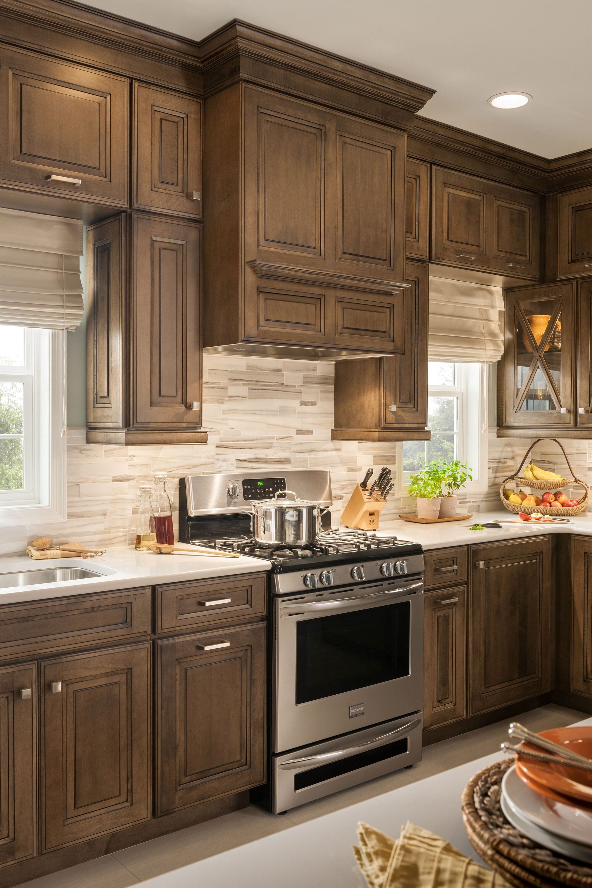 Schuler Cabinetry LKSCH.SR.CY.ERKSBGZ Cabinet-Samples - View #3