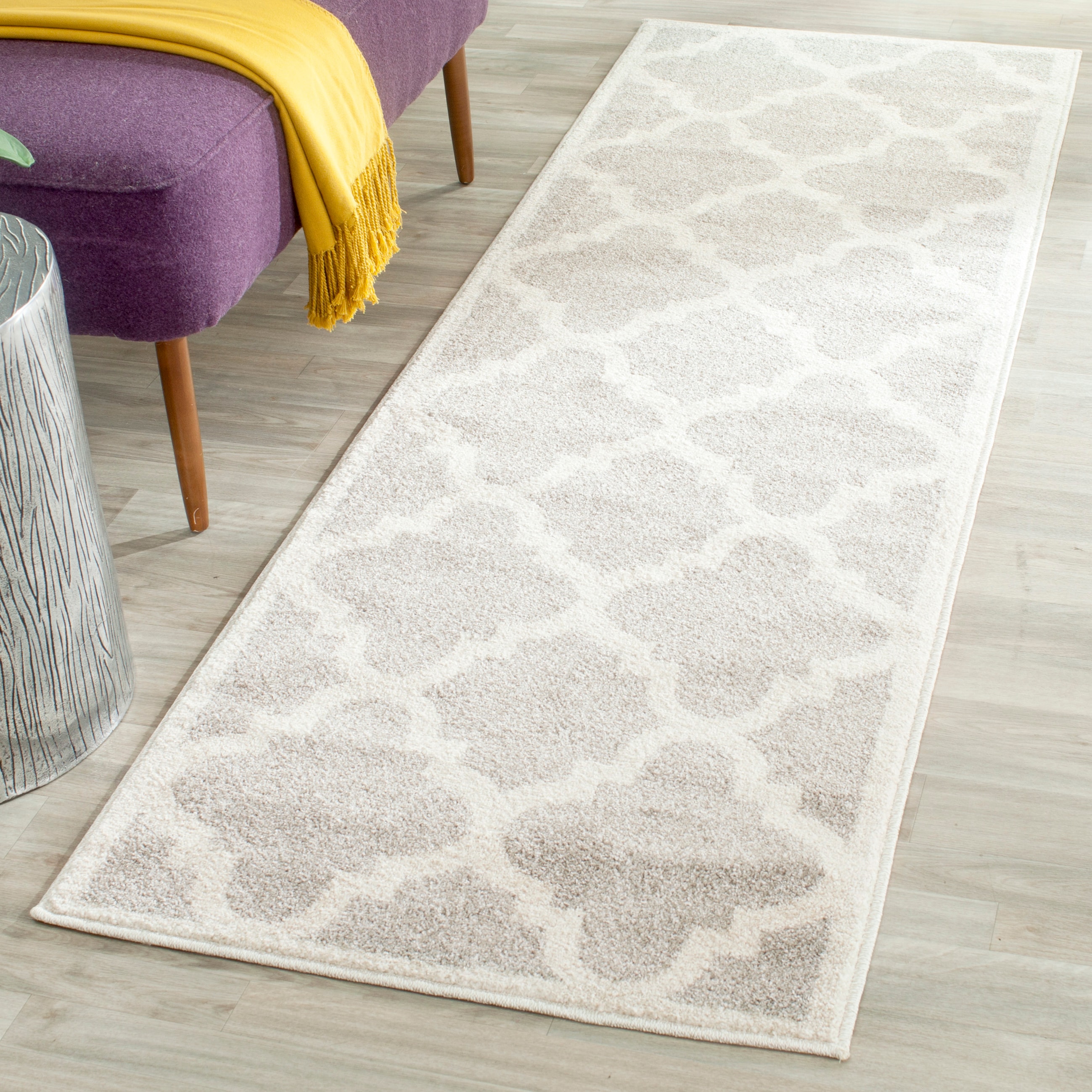 Safavieh AMT423B-27 Amherst Pompey 2 x 7 (ft) Loomed Synthetic Gray/Beige Rectangular Indoor Trellis Runner rug