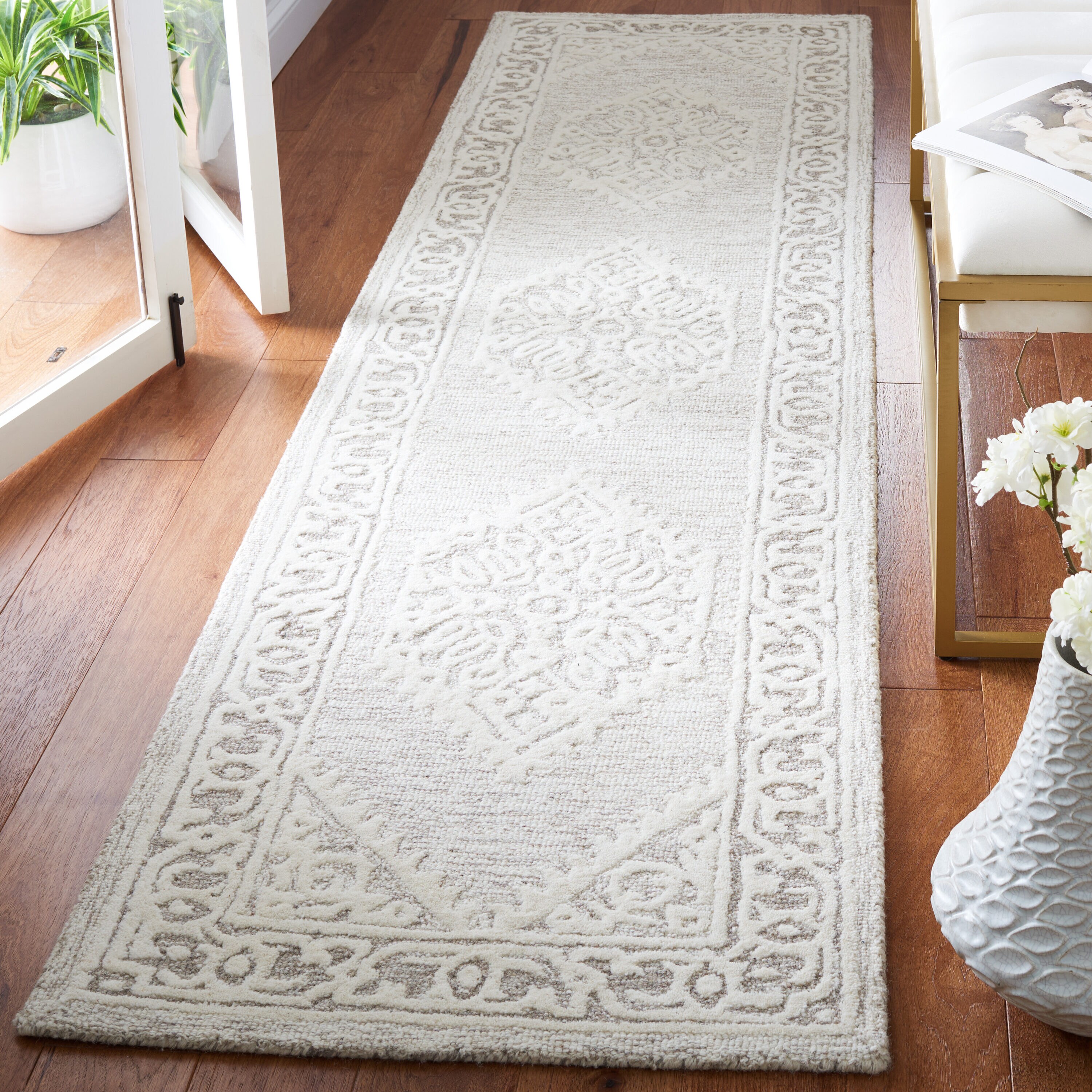  Metro 706 Ivory/Gray Traditional 2ft-3in x 9ft Runner Rug