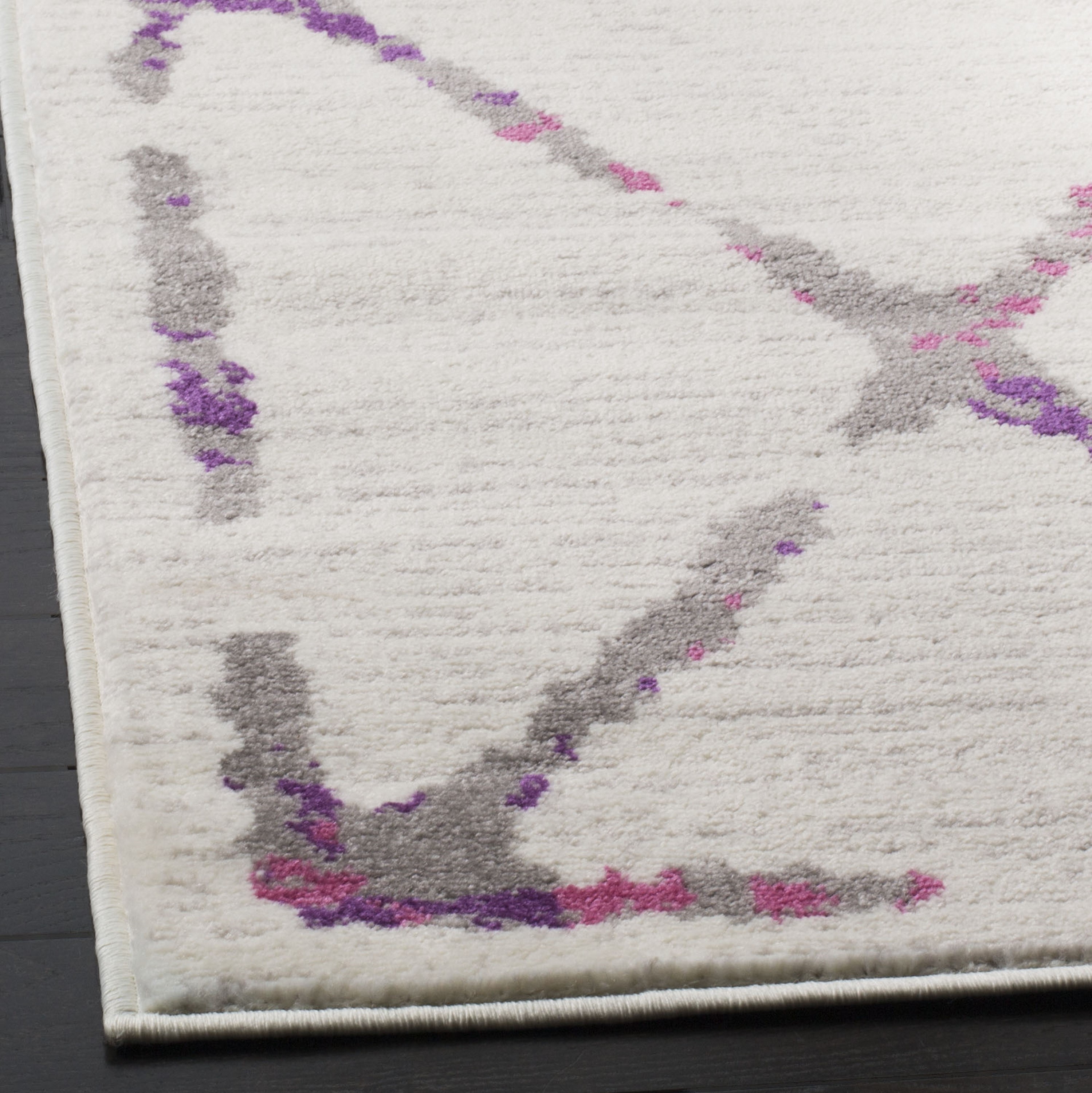 Safavieh SKY197F-6SQ rugs - View #3