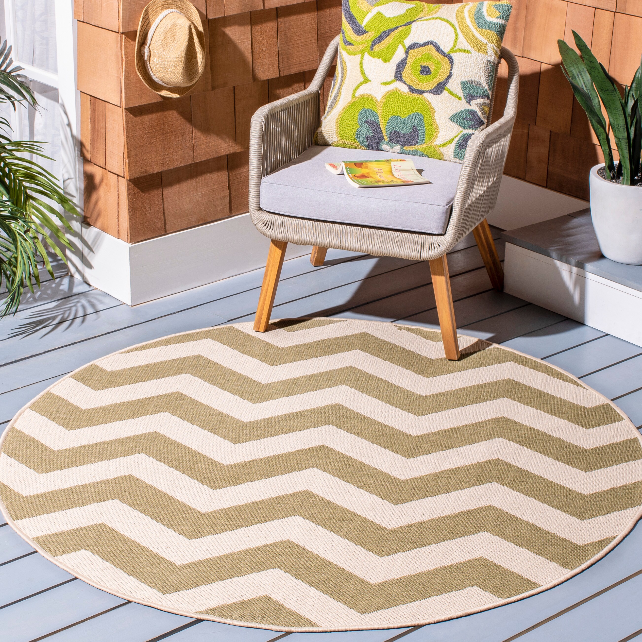 Safavieh CY6245-244-7R Courtyard Kula 7 x 7 (ft) Loomed Polypropylene Green/Beige Round Indoor/Outdoor Chevron Coastal Area rug
