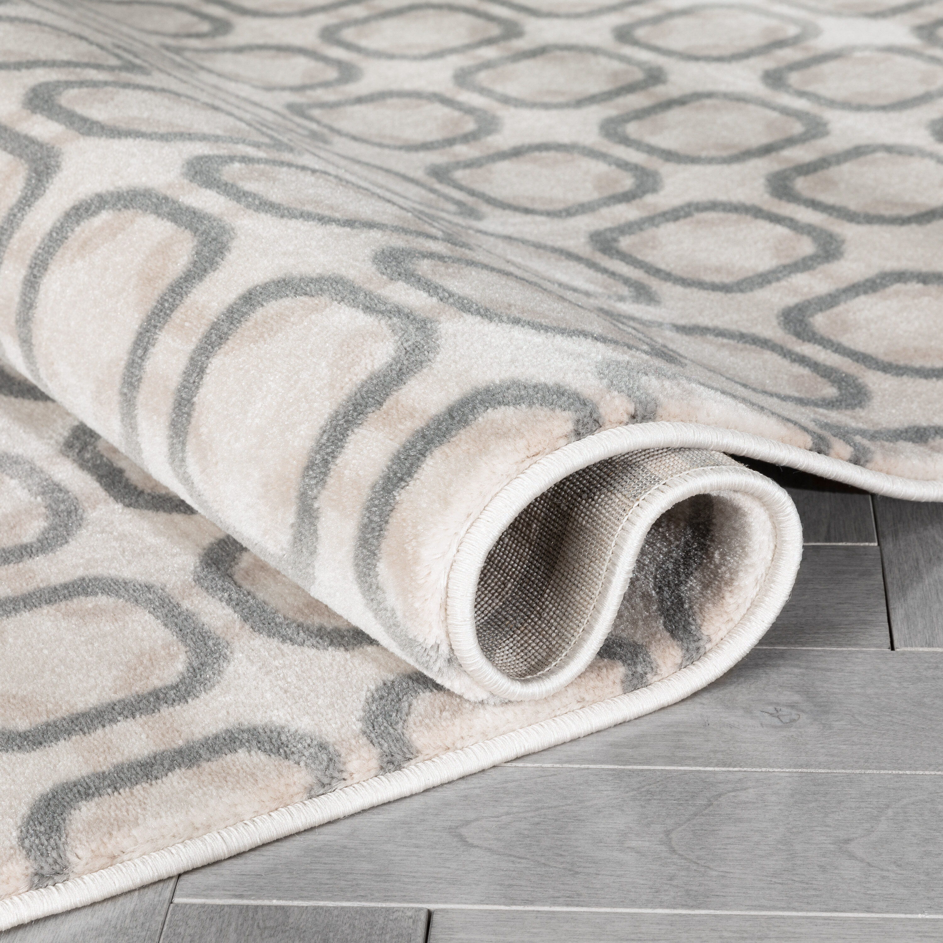 Reversible Geometric Gray Synthetic 5' x 7' Area Rug