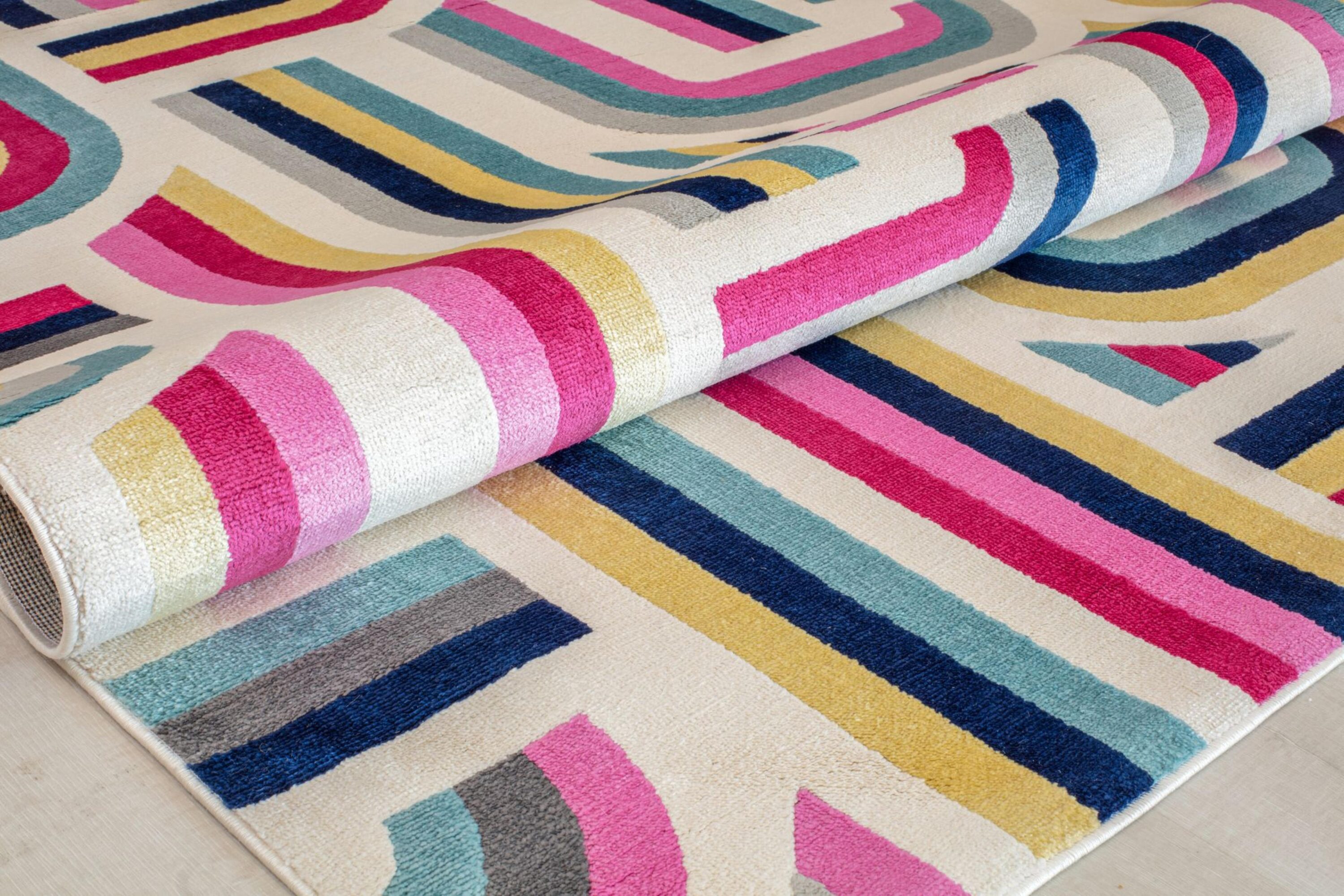 Elizabeth Sutton Multicolor Geometric 8' x 10' Synthetic Area Rug