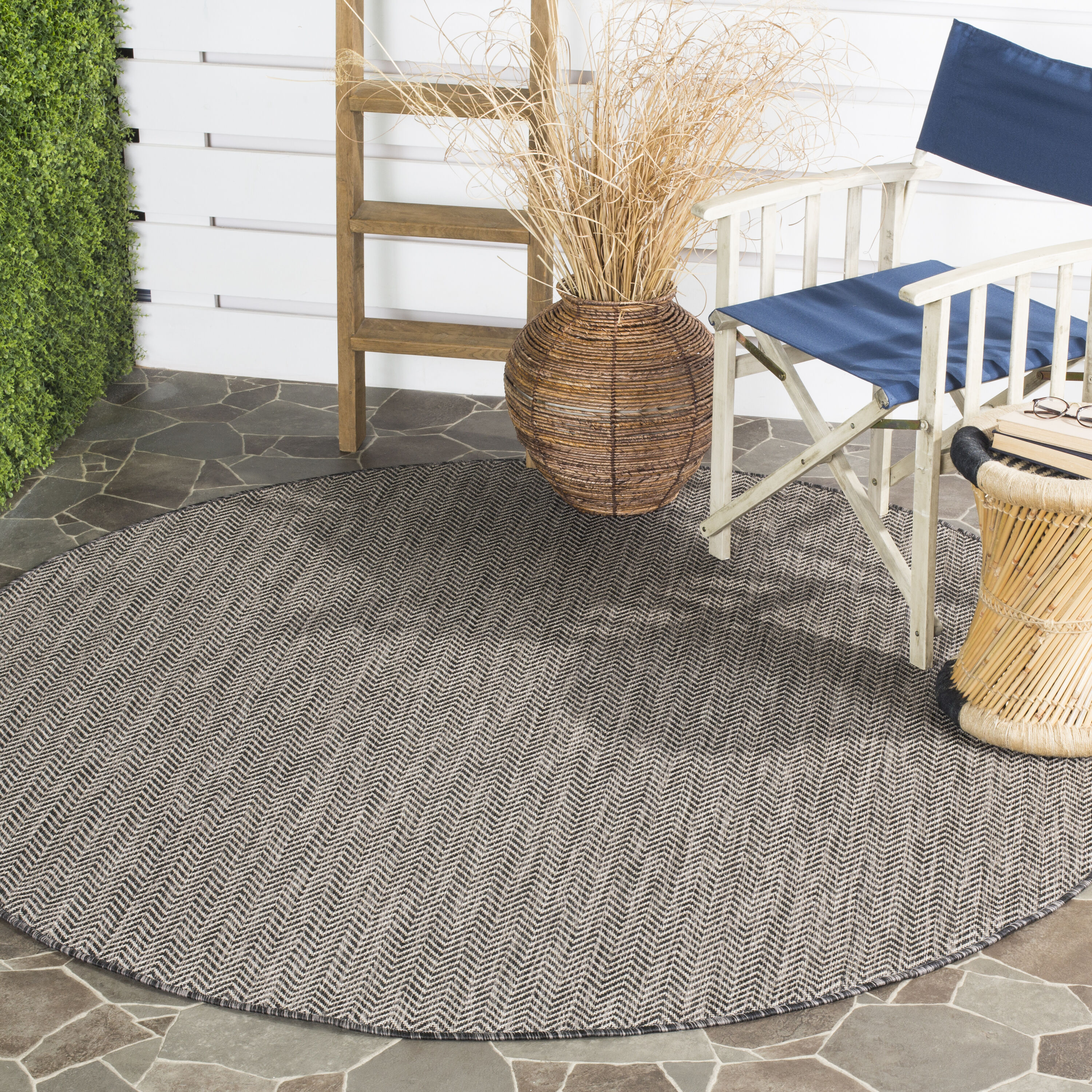 Safavieh CY8022-36621-4R Courtyard Newtown 4 x 4 (ft) Loomed Polypropylene Black/Beige Round Indoor/Outdoor Chevron Area rug
