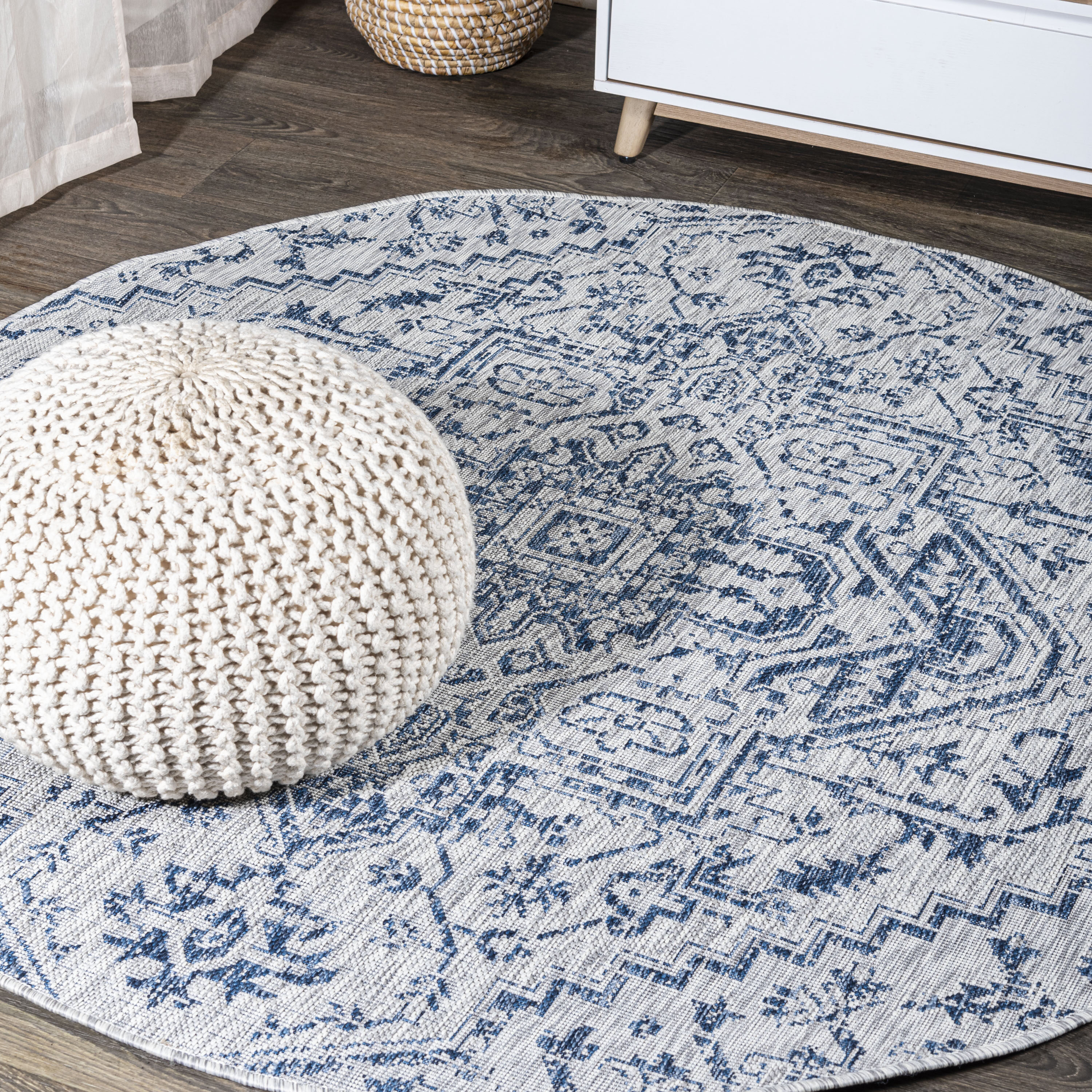 JONATHAN  Y SMB105B-6R 6 x 6 (ft) Loomed Polypropylene Navy/Gray Round Indoor/Outdoor Floral/Botanical Coastal Area rug