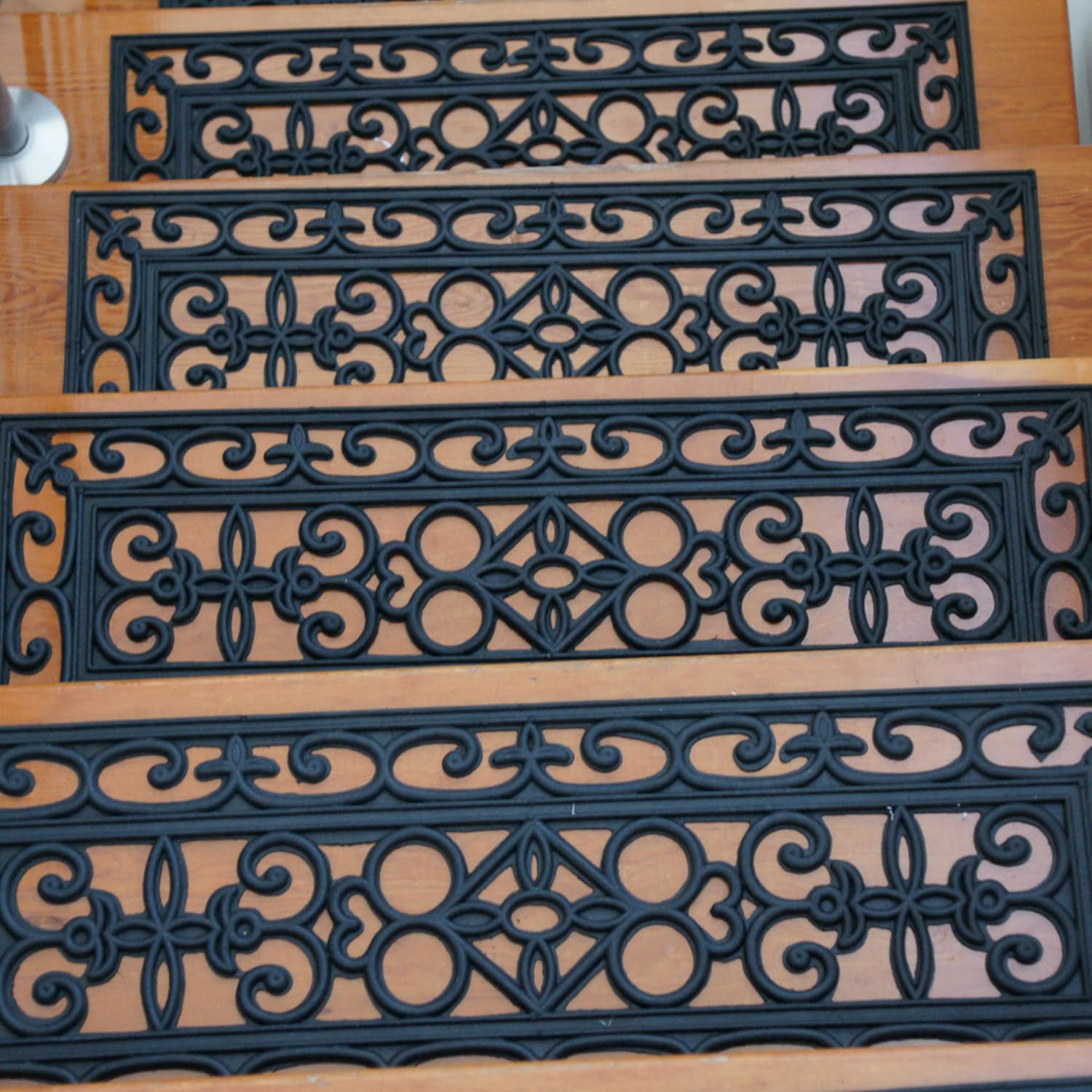 Ottomanson Rubber Collection Non-Slip Bullnose Design Stair Treads , 5 Pack, 10 x 30, Black