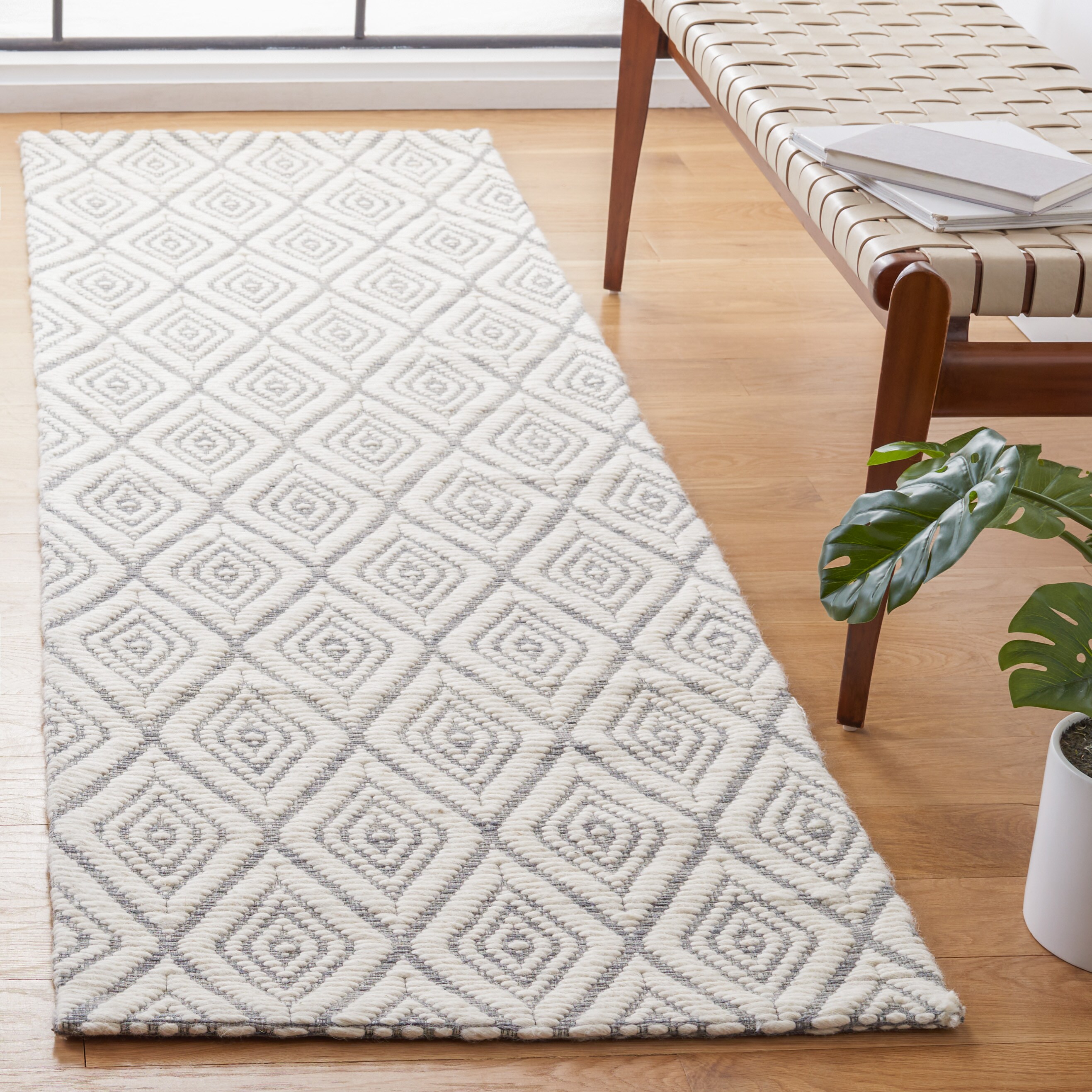 Safavieh MRB308F-28 Marbella Austra 2 x 8 (ft) Wool Gray/Ivory Rectangular Indoor Geometric Bohemian/Eclectic Runner rug