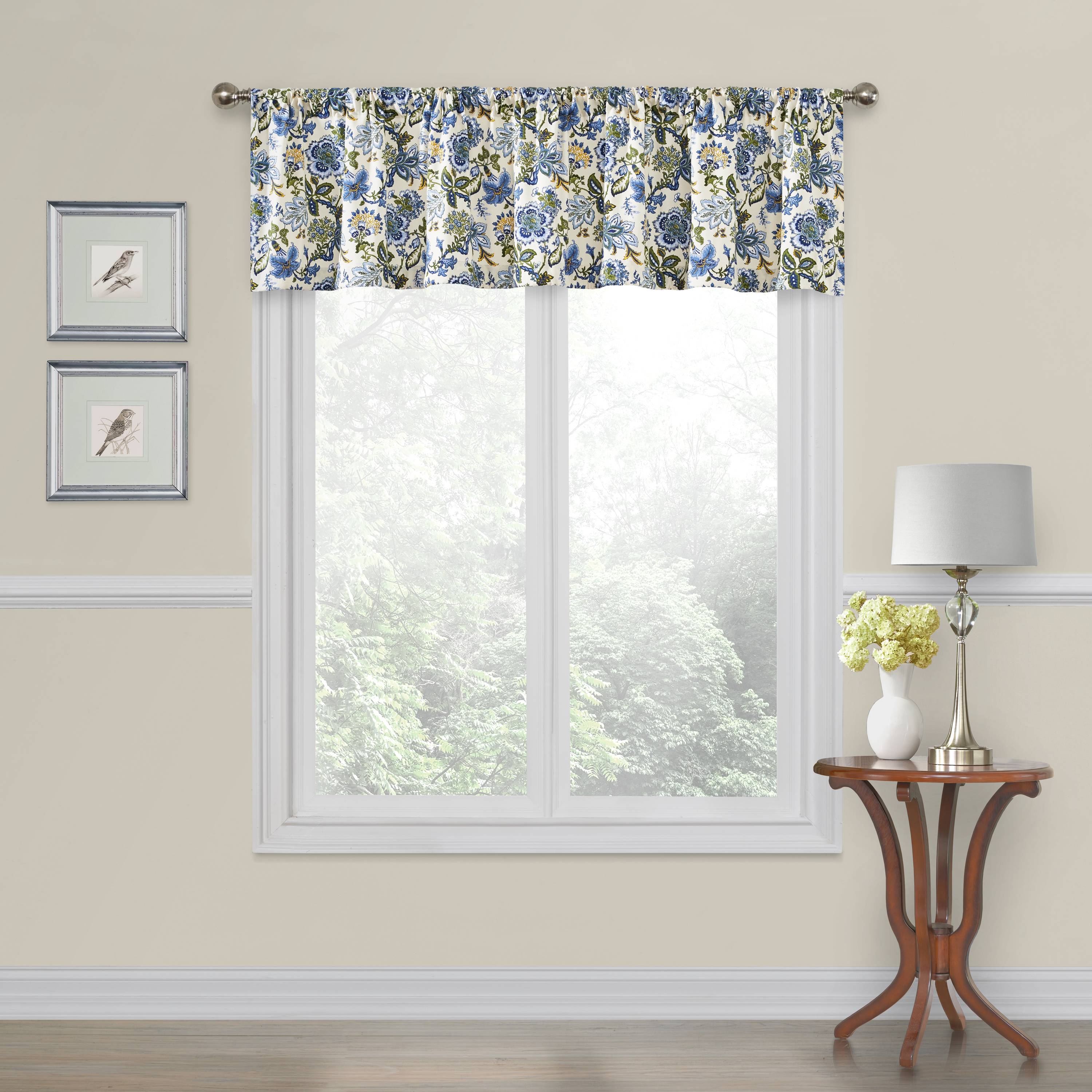 What Is the Standard Size of a Window Valance?