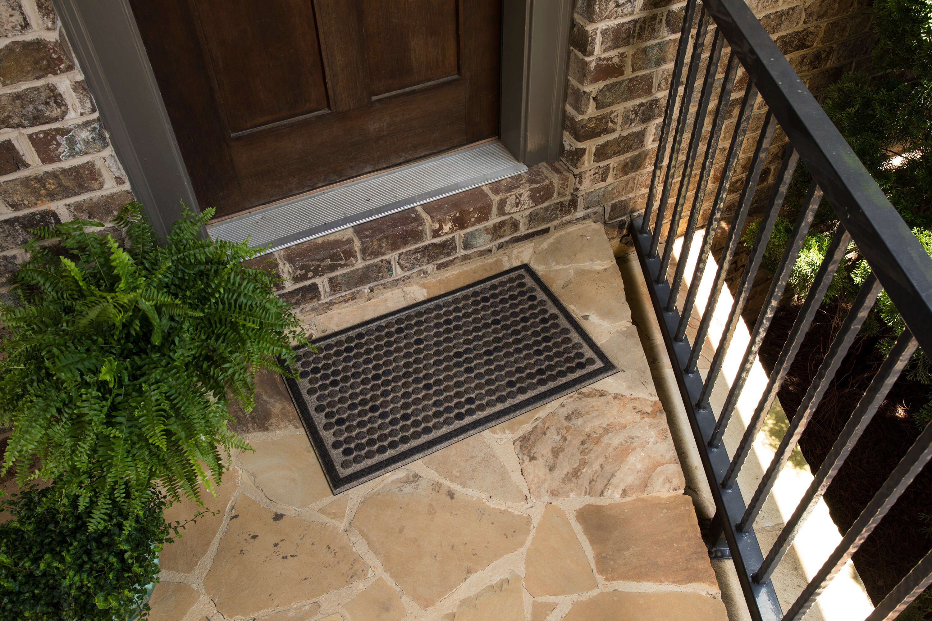 Mohawk Home Interlocking Black Rectangular Indoor or Outdoor Door Mat in  the Mats department at