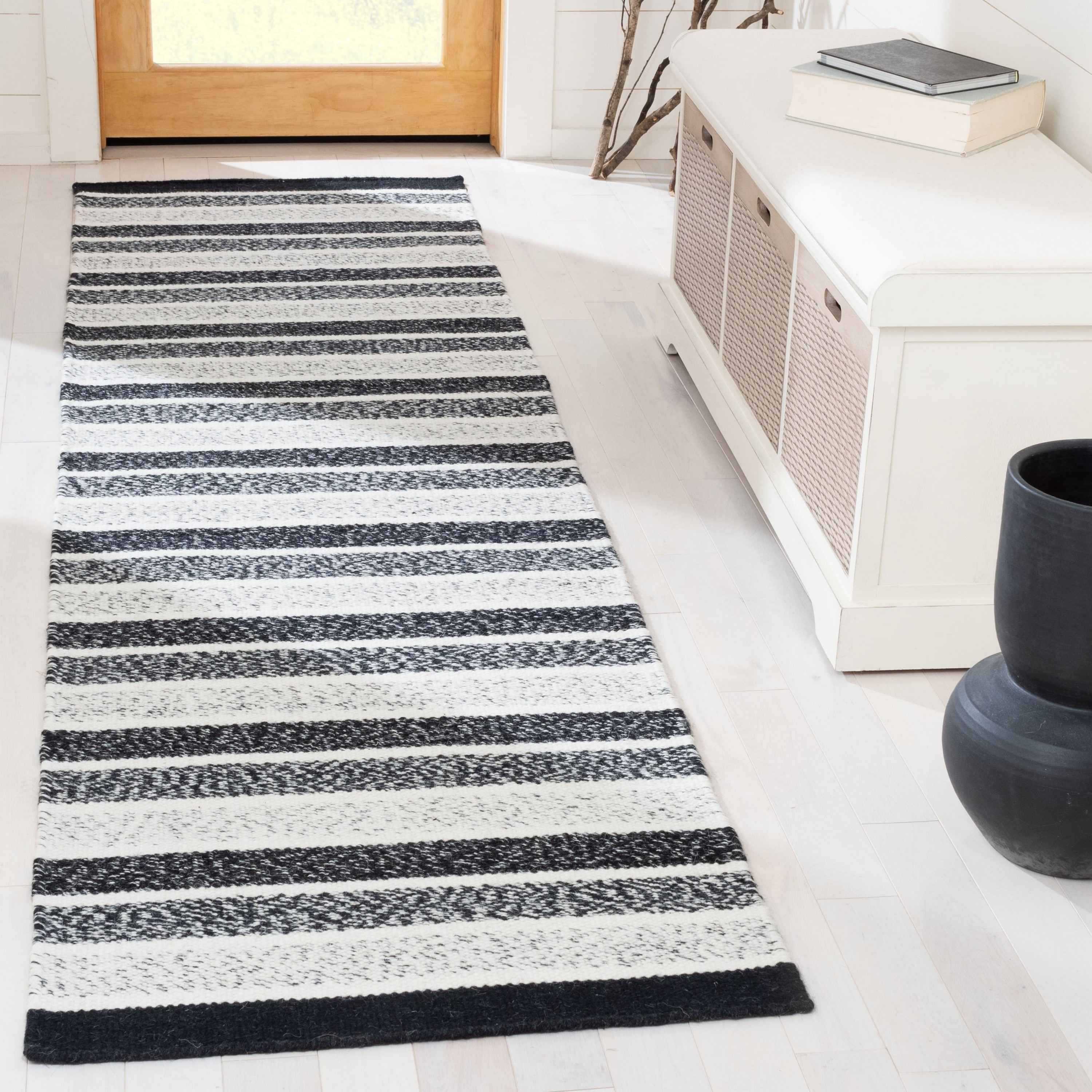 Safavieh KLM151A-29 Kilim Ilsegret 2 x 9 (ft) Wool Black/Ivory Rectangular Indoor Stripe French Country Runner rug
