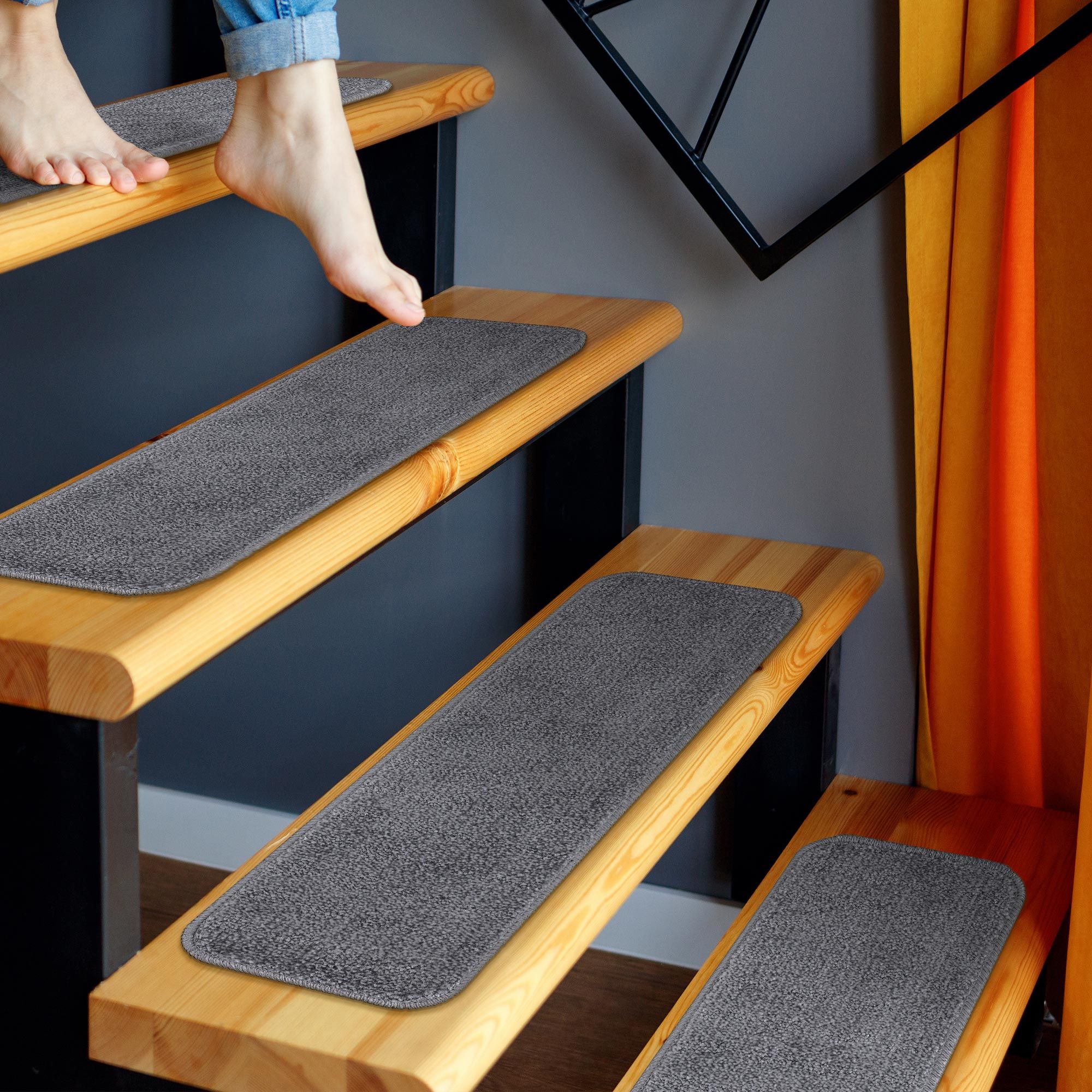 Ottomanson CLD3613-5 Cloud 1-1/3 x 2 (ft) Loomed Polypropylene Gray Rectangular Indoor Solid Mid-Century Modern Machine washable Stair tread rug
