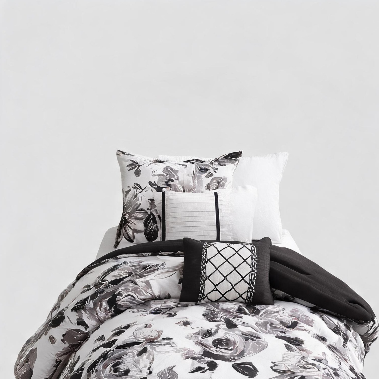 Naturefalls Classic Black Floral Print Comforter Set with Decorative Pillows Twin/Twin XL Polyester