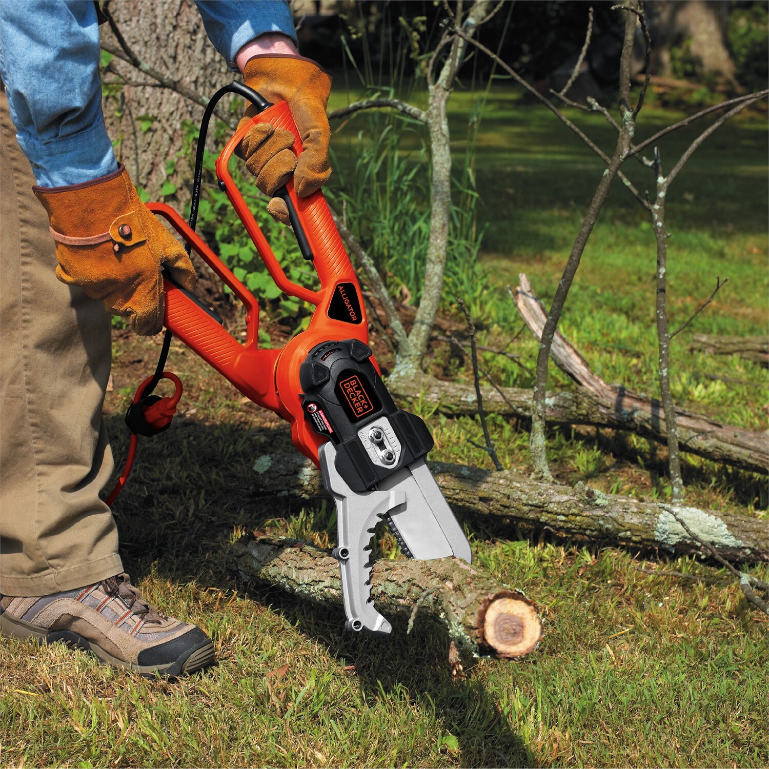 Black & Decker 4.5 Amp 6 in. Alligator Looper Electric Chainsaw