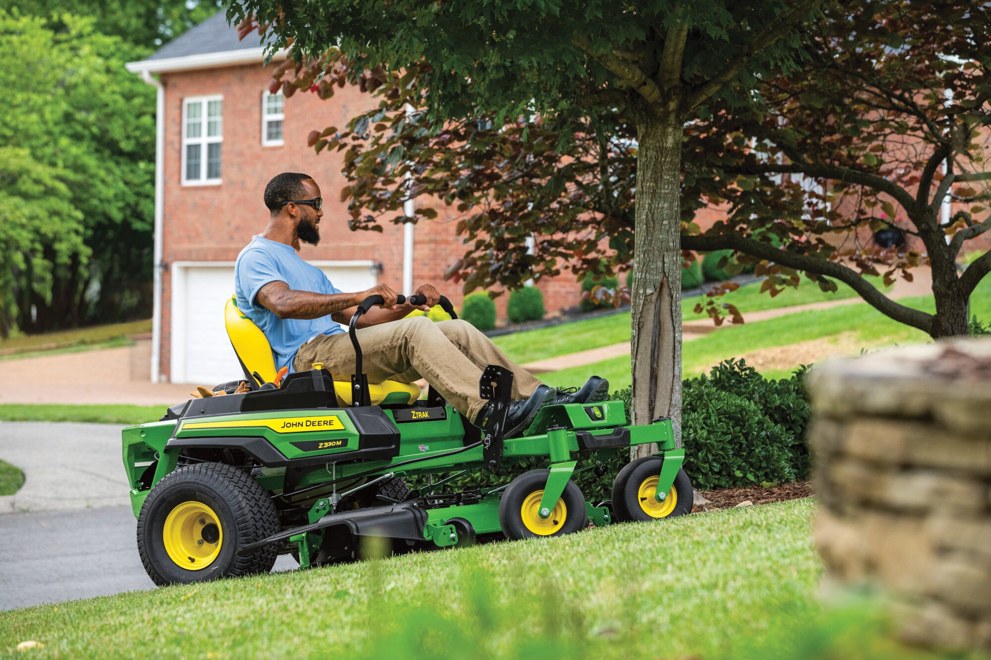 John Deere Z330M ZTrak 54-in 23-HP V-twin Gas Zero-turn Riding Lawn ...