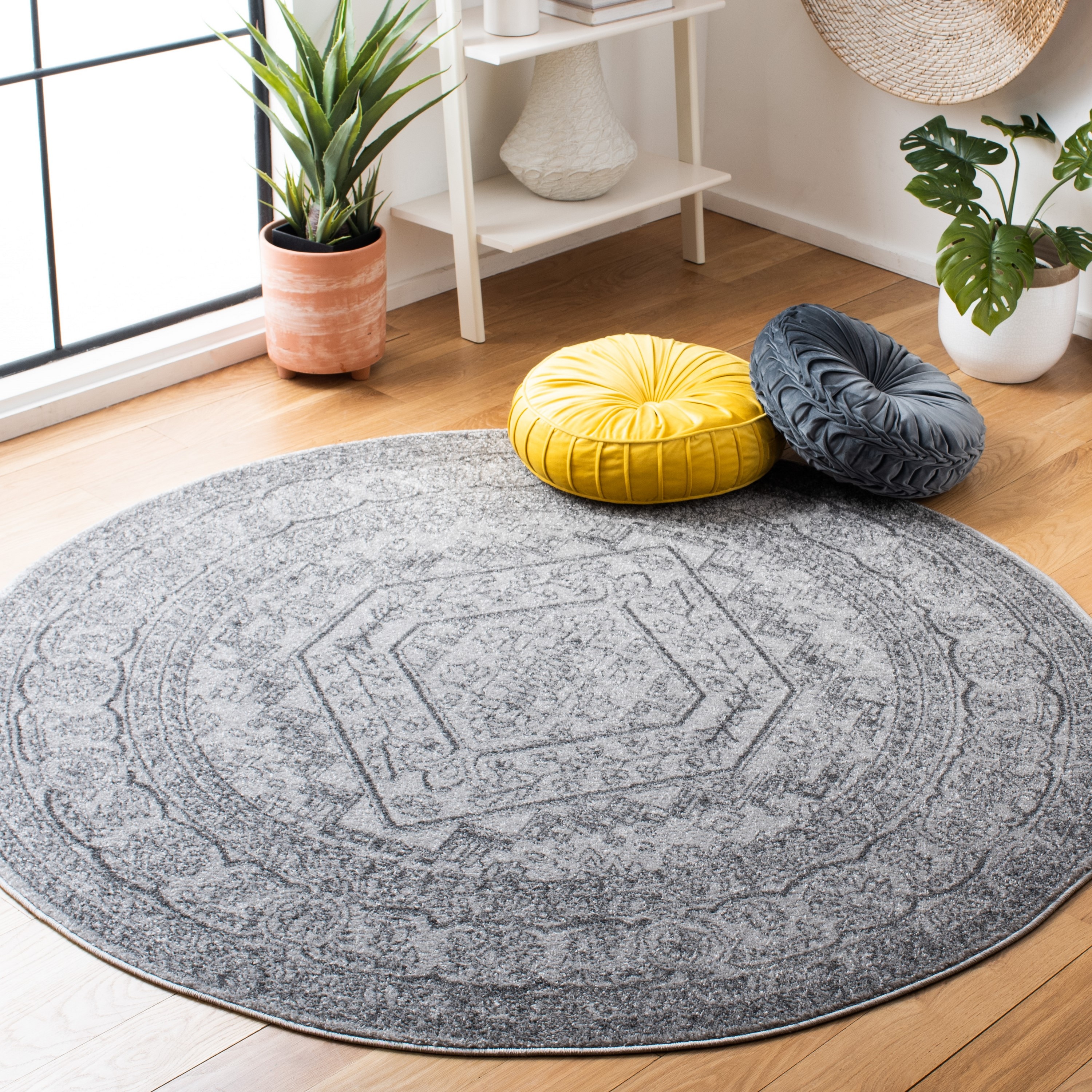 Safavieh ADR108C-6R Adirondack Herati 6 x 6 (ft) Loomed Polypropylene Light Gray/Dark Gray Round Indoor Floral/Botanical Vintage Area rug