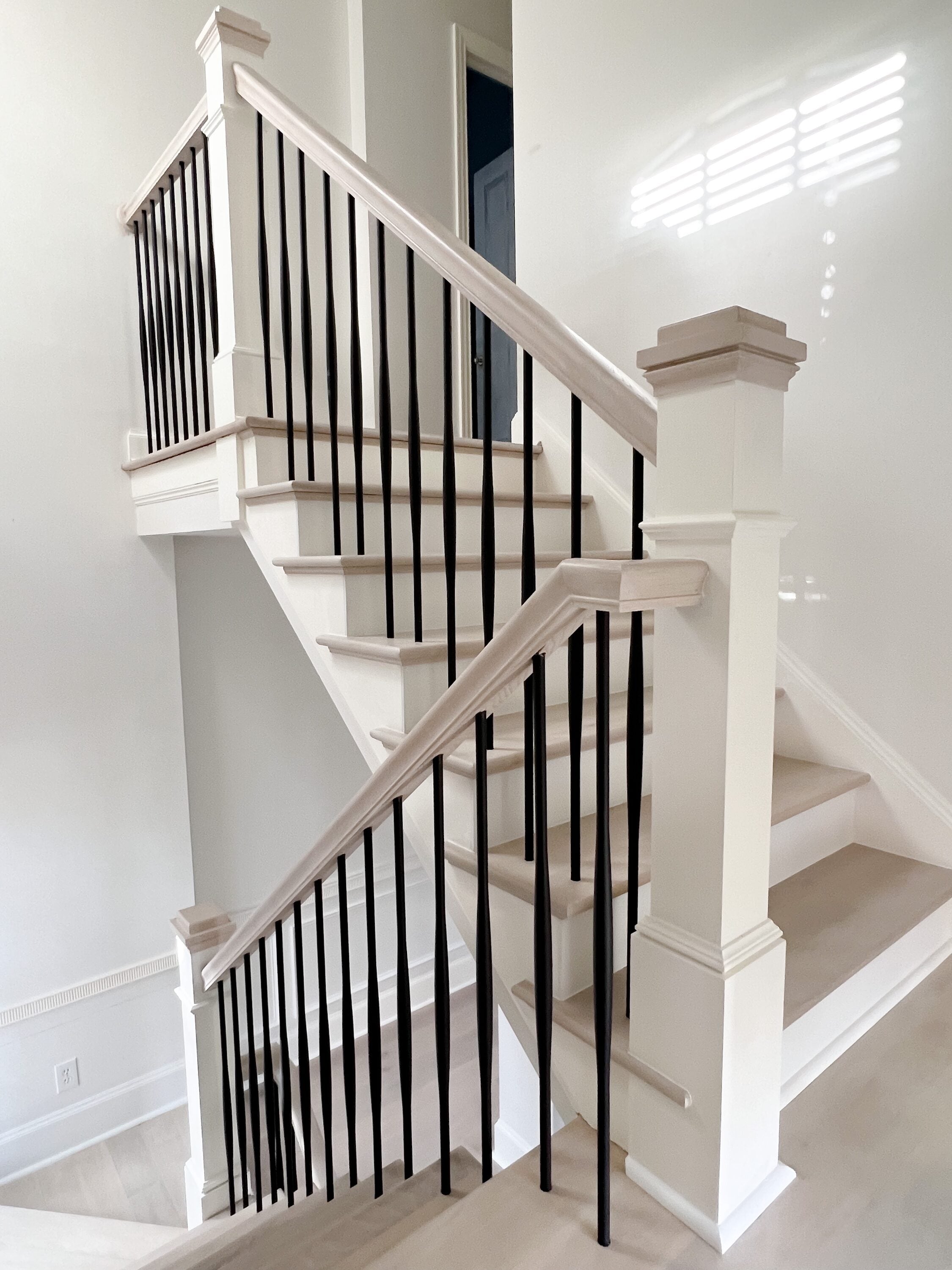 L.J. Smith Stair Systems LIH-HOL65544-LSB Interior-Stairpart-Balusters - View #11