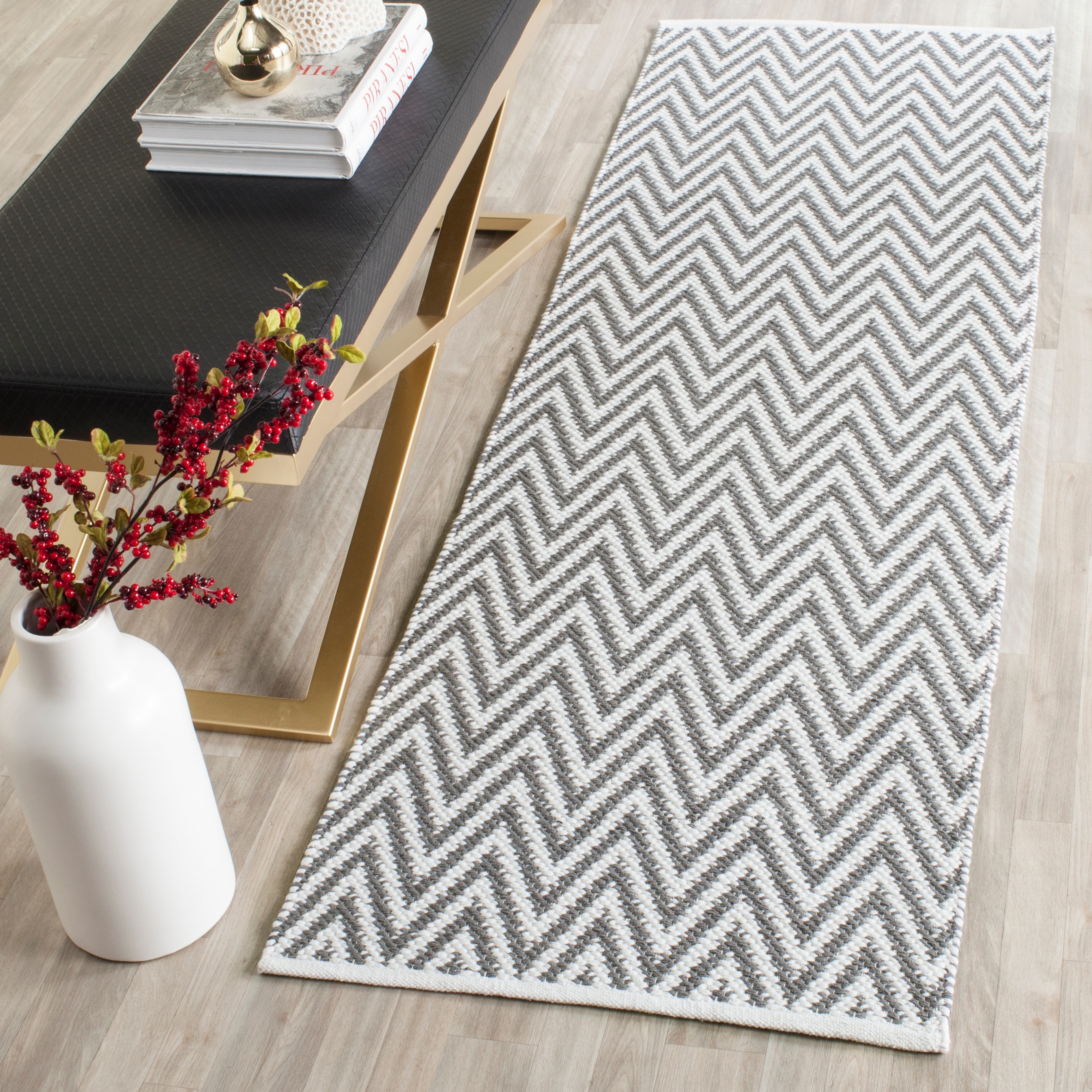 Safavieh MTK812A-211 Montauk Caswell 2 x 11 (ft) Cotton Gray/Ivory Rectangular Indoor Chevron Coastal Runner rug