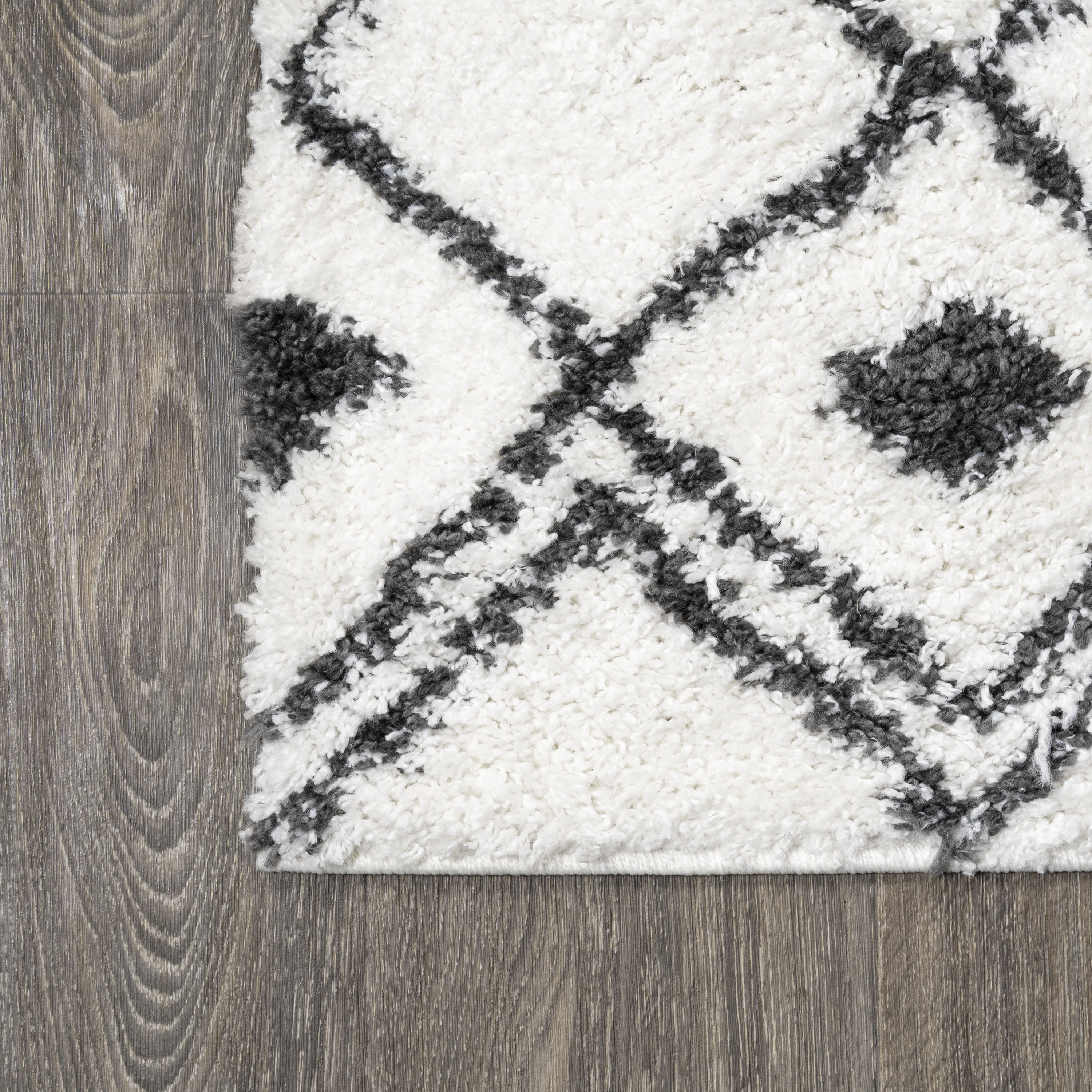 3'x5' Black and White Moroccan Diamond Shag Area Rug