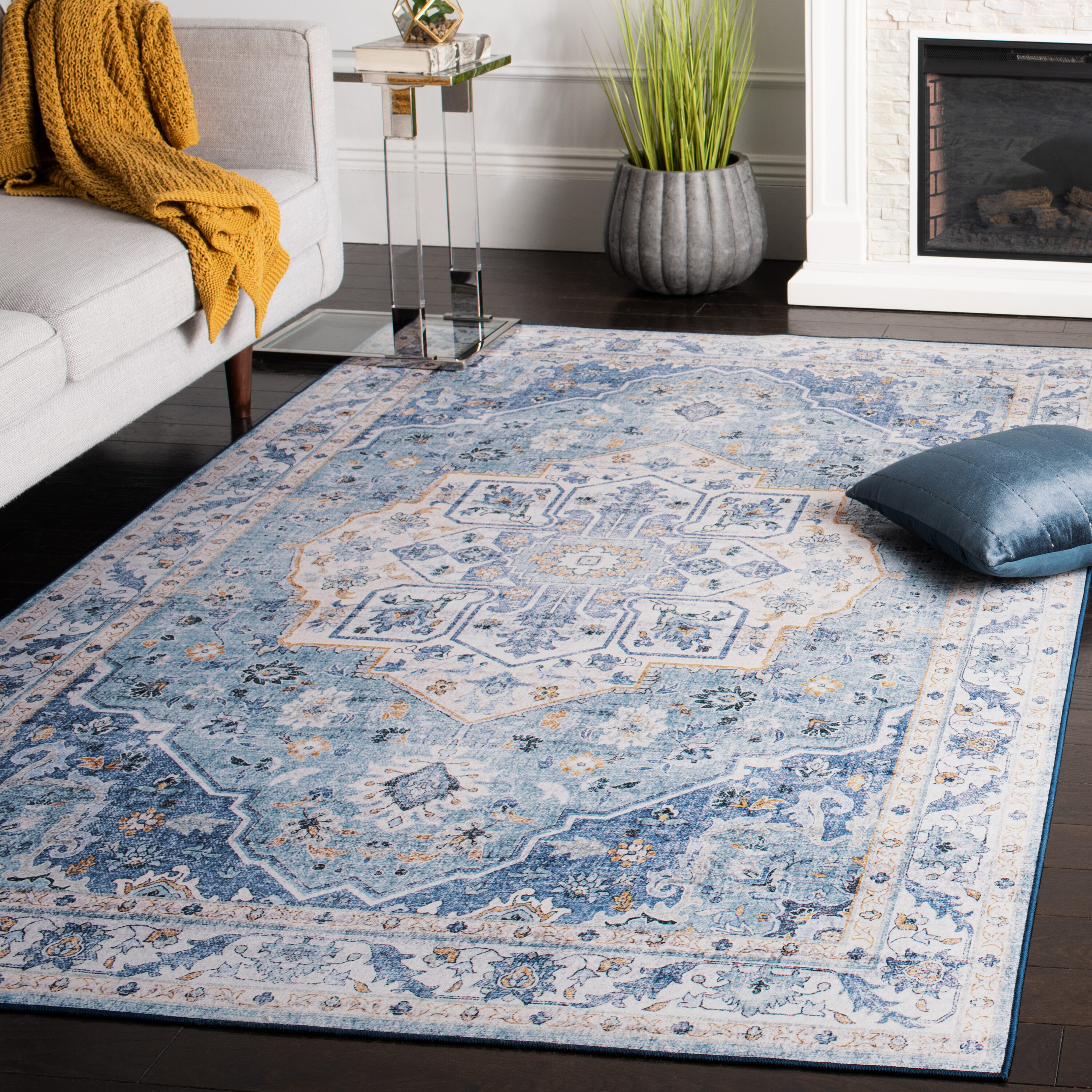 Tucson 118L Light Blue Blue Machine Washable/Slip Resistant 4ft x 6ft Traditional Rug