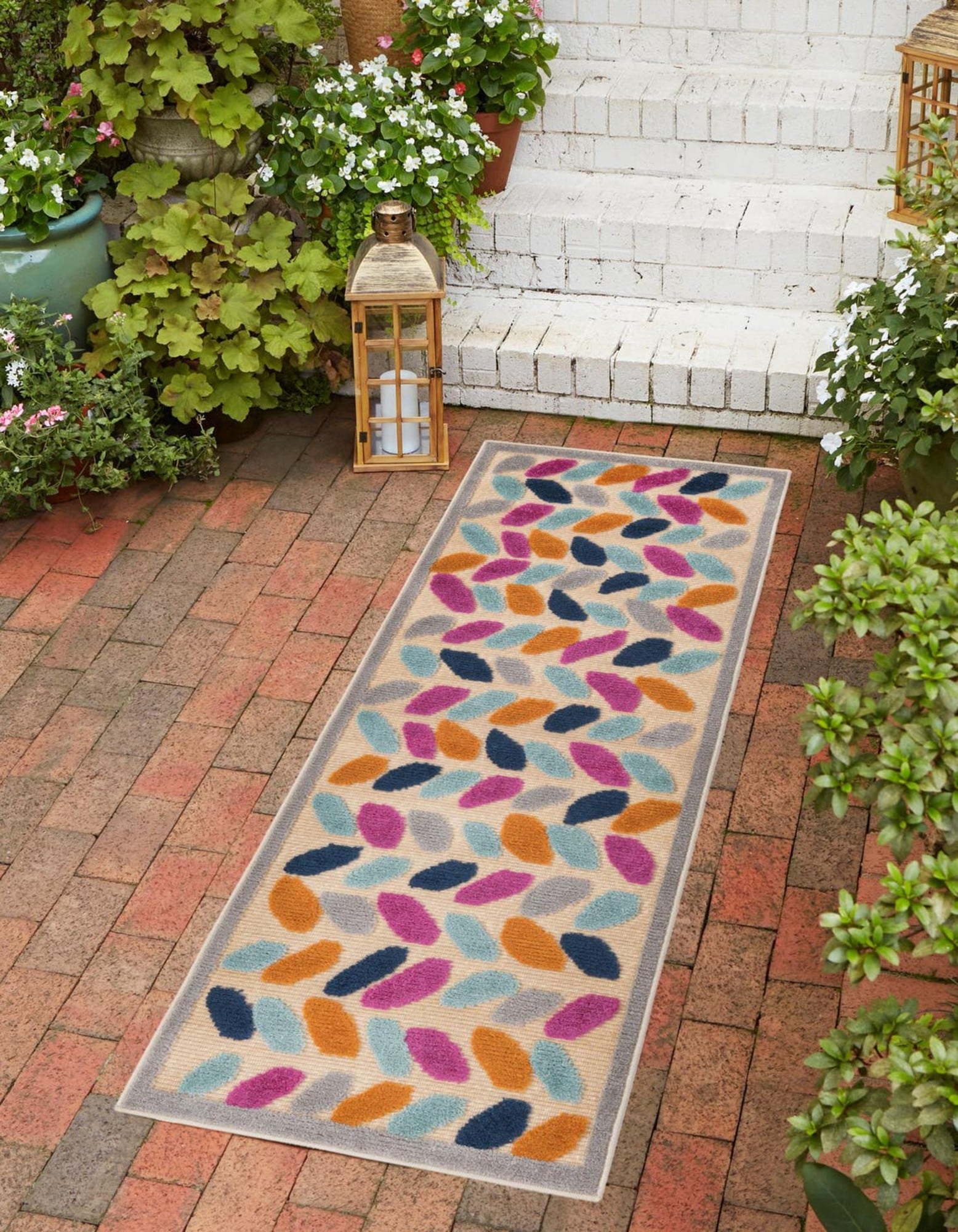 Unique Loom 3170975 Aruba Outdoor 2 x 8 (ft) Loomed Polypropylene Beige Rectangular Indoor/Outdoor Chevron Runner rug