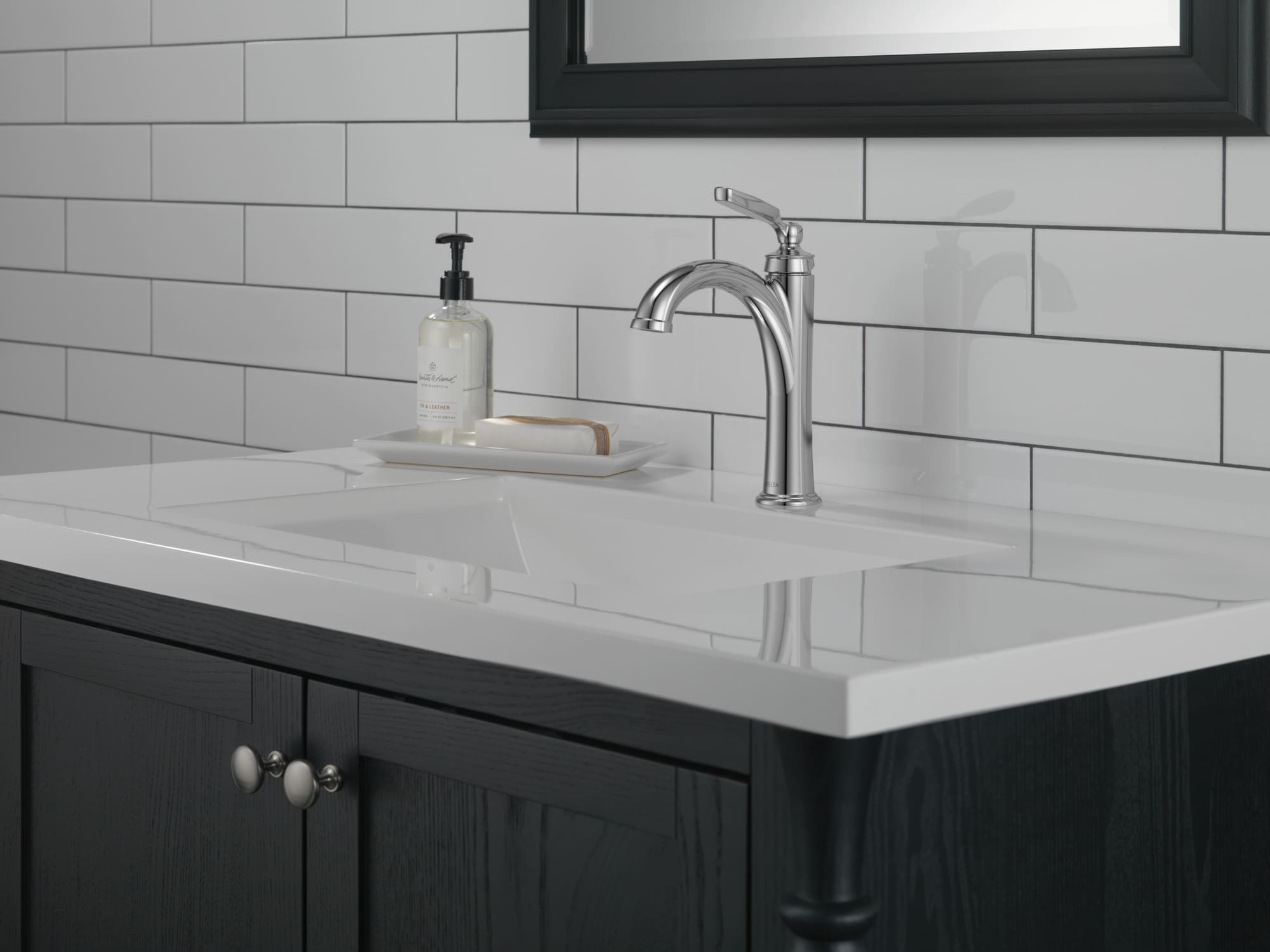 Chrome Single Handle Modern Bathroom Faucet with Drain Assembly
