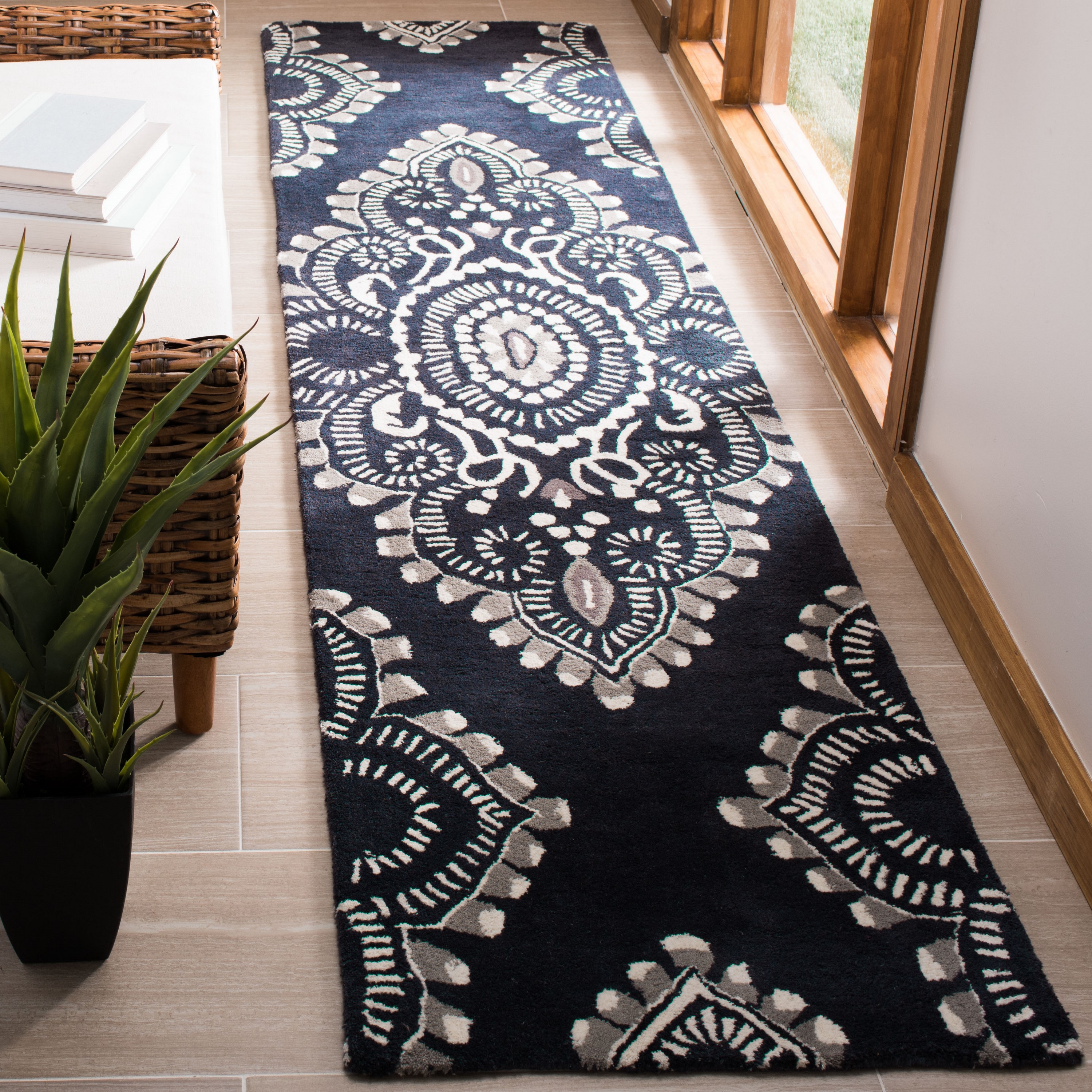 Safavieh WYD372C-211 Wyndham Clifton 2 x 11 (ft) Tufted Wool Dark Gray/Ivory Rectangular Indoor Trellis Bohemian/Eclectic Runner rug