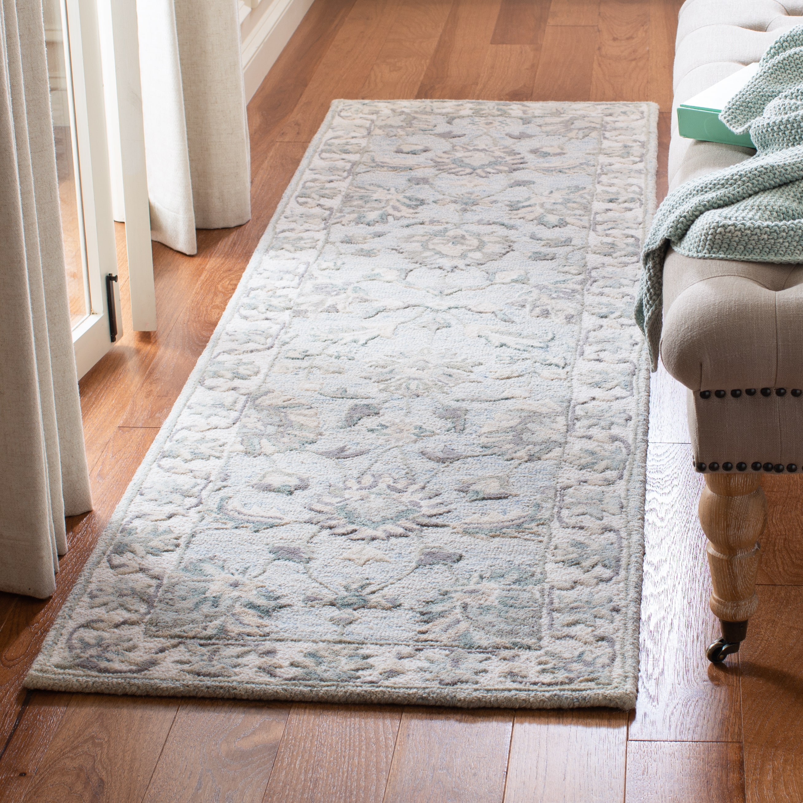 Safavieh Glamour Aegina 2 x 8 (ft) Tufted Wool Light Blue/Ivory Rectangular Indoor Floral/Botanical Vintage Spot Clean Only Runner rug