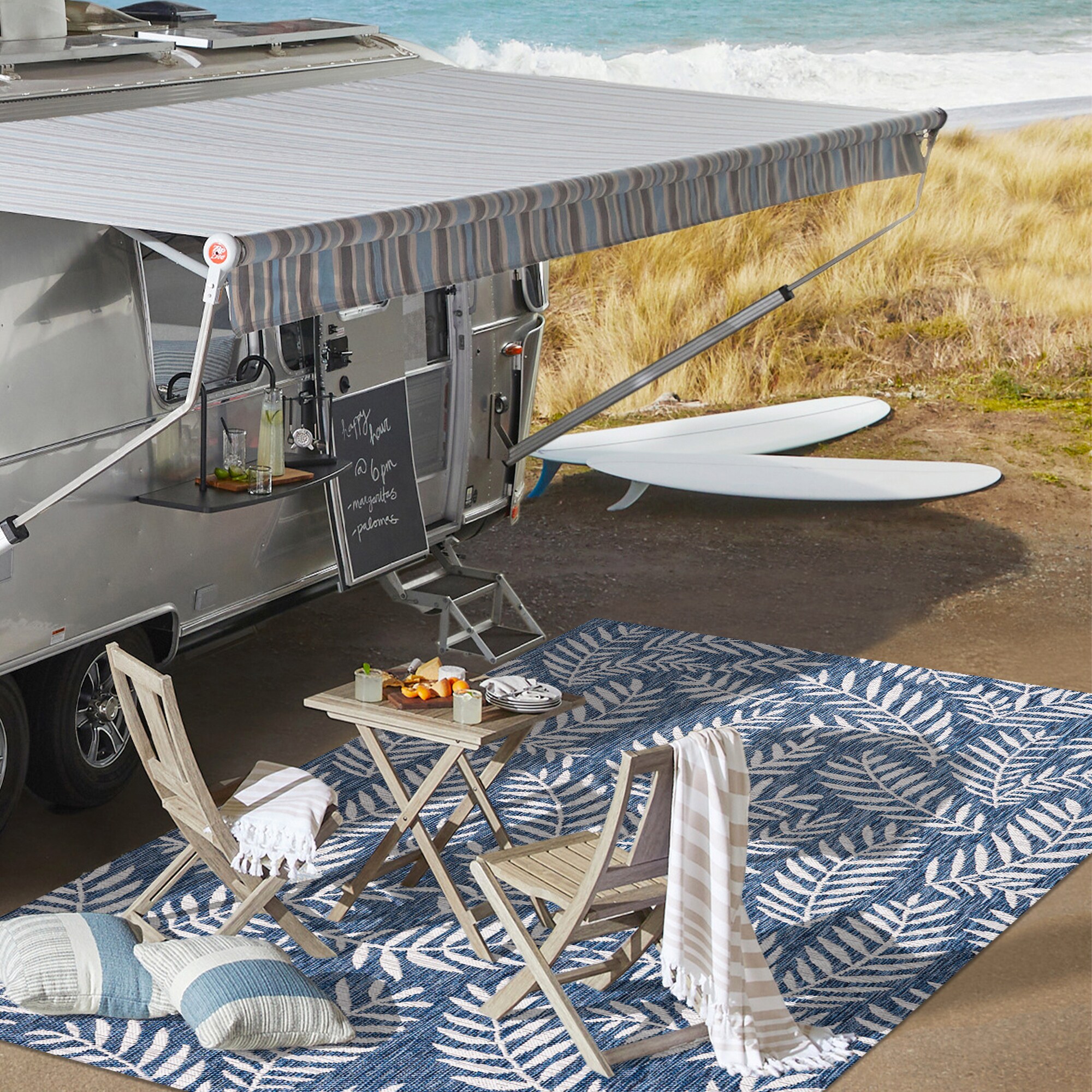 5' x 8' Navy and Ivory Palm Frond Indoor/Outdoor Area Rug