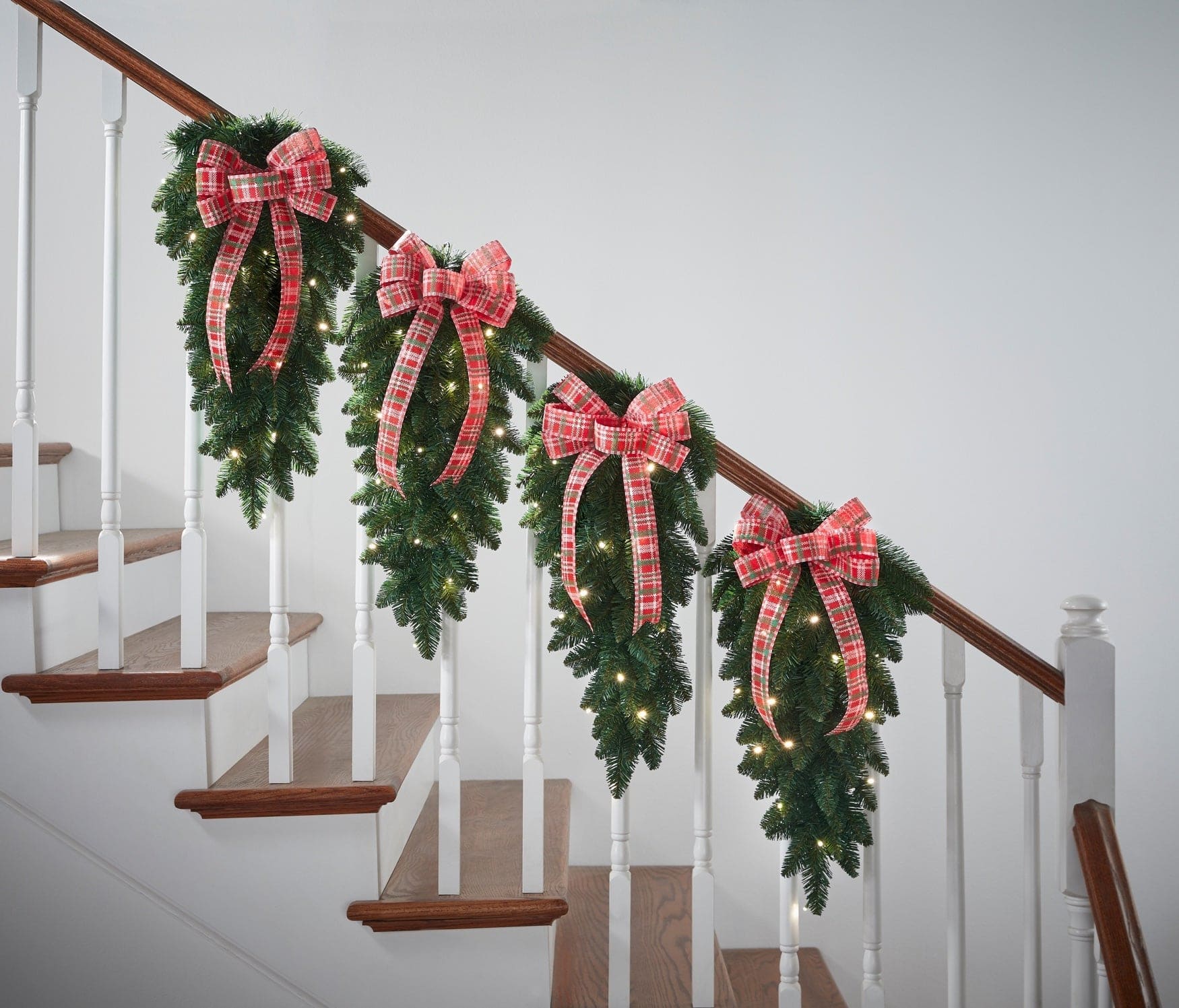 BrylaneHome 882864850225 Pre-Lit Swags with Plaid Bows (Set of 4)