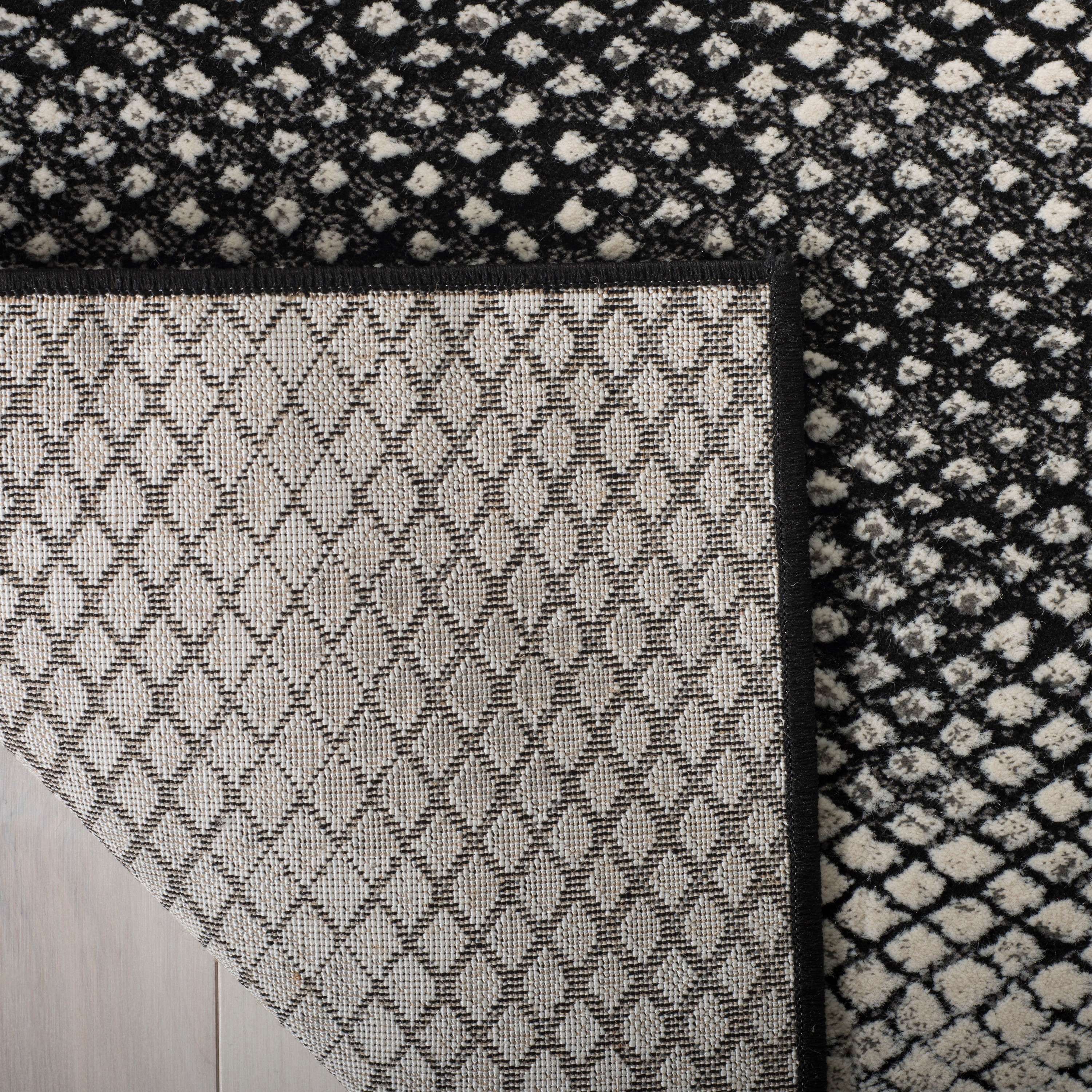 Lurex Abstract Black and Ivory Synthetic 4' x 6' Area Rug