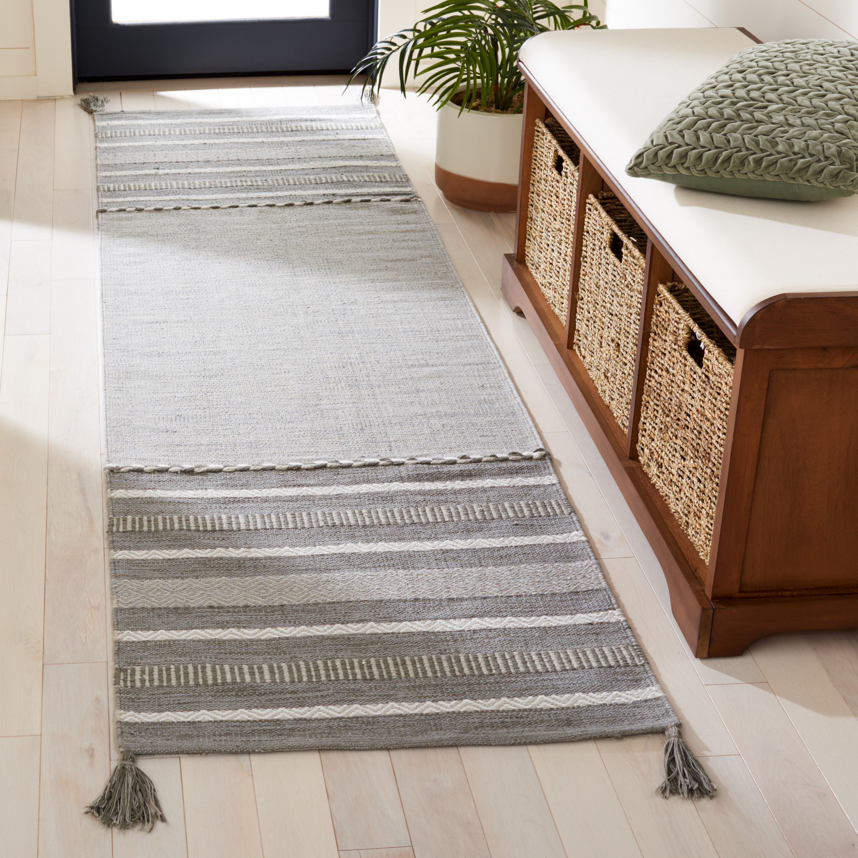 Safavieh MTK215F-26 Montauk Binalong 3 x 6 (ft) Cotton Gray/Ivory Rectangular Indoor Stripe Farmhouse/Cottage Runner rug