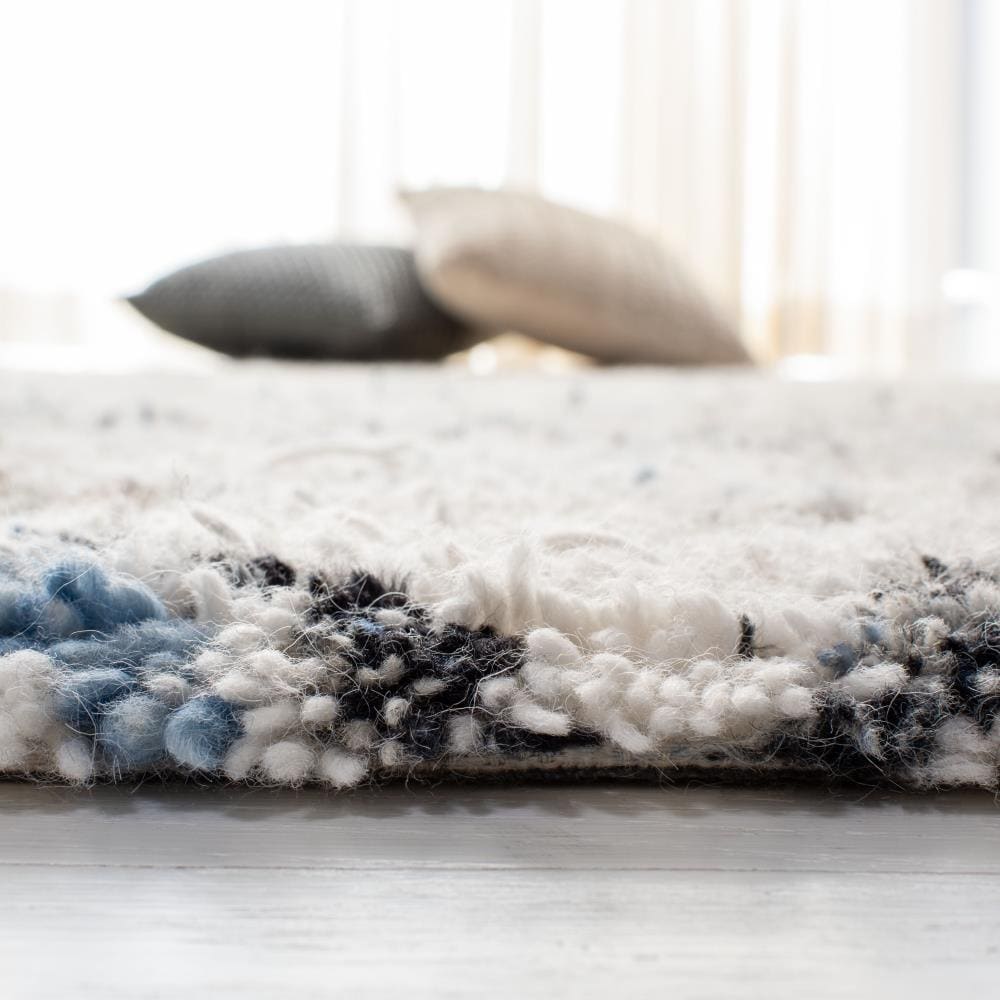 Black and Ivory 4' x 6' Hand-Tufted Wool Shag Rug