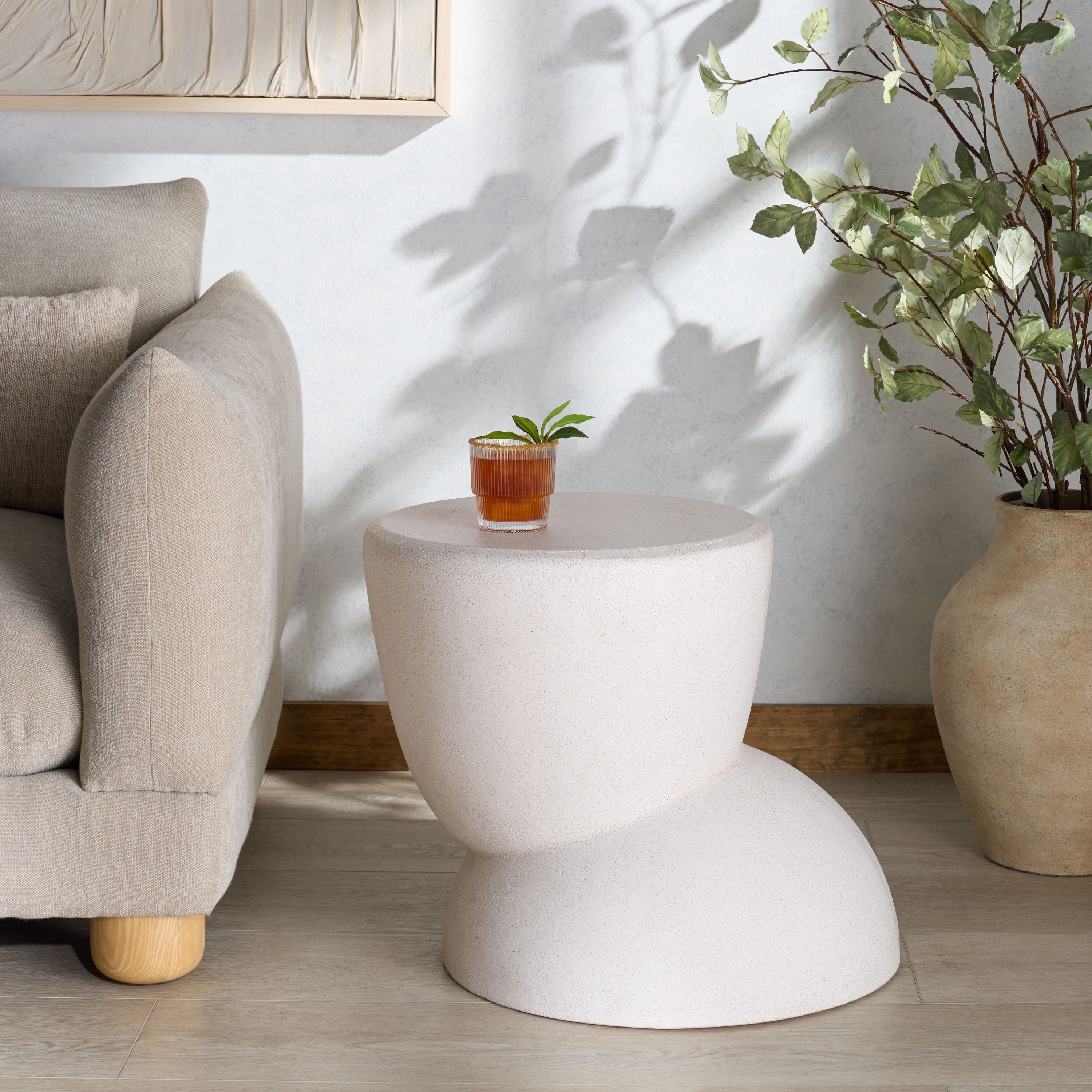 Safavieh SFV2615A Noelly Concrete High Gloss Finish Accent Table/Red