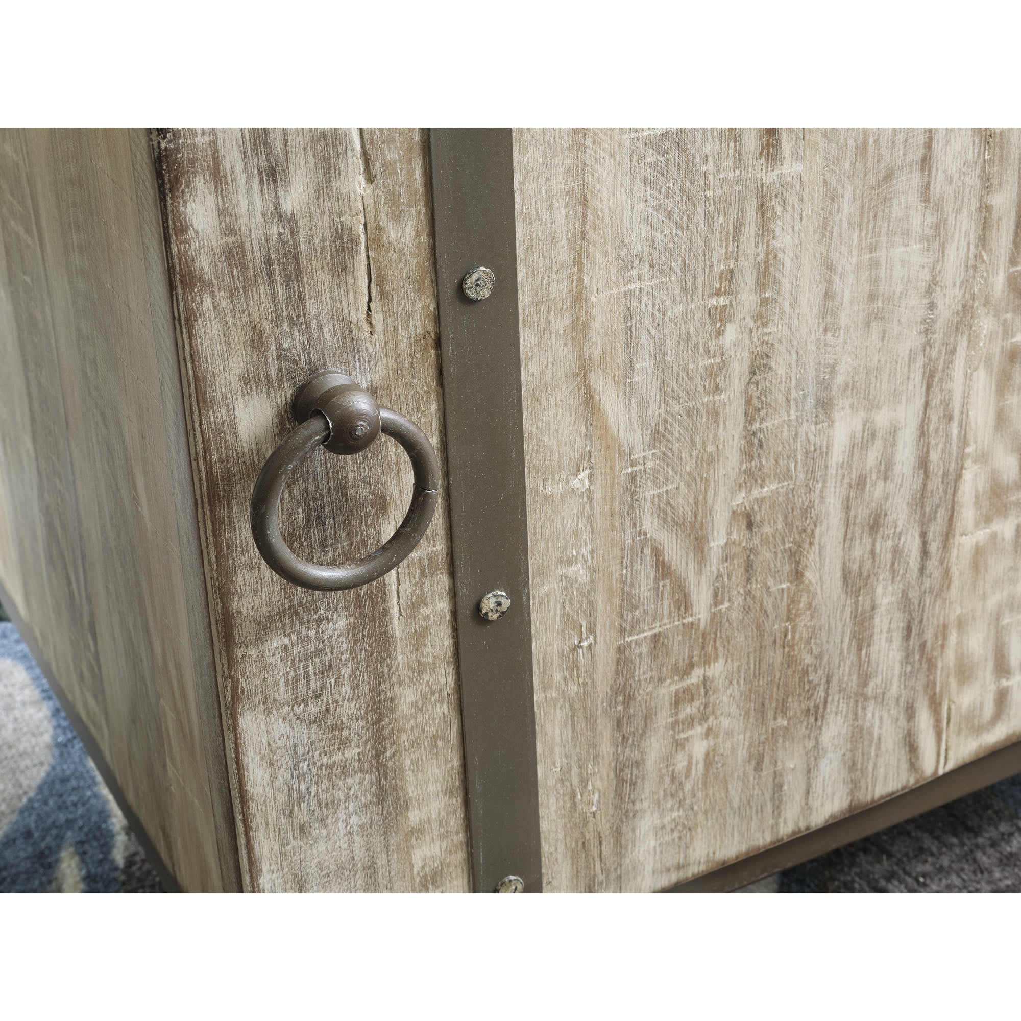 Signature Design by Ashley A4000506 chests - View #8