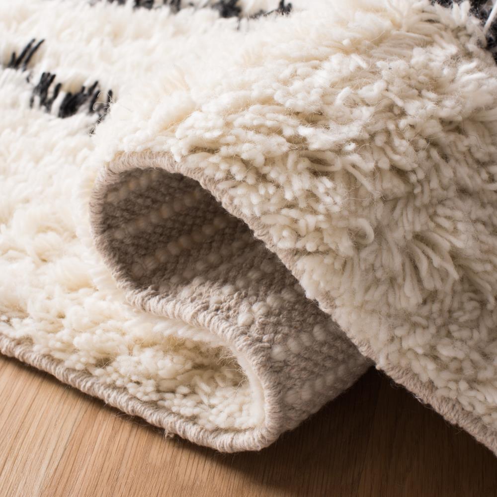 Casablanca Black and Ivory Hand-Tufted Wool Shag Rug 5' x 8'