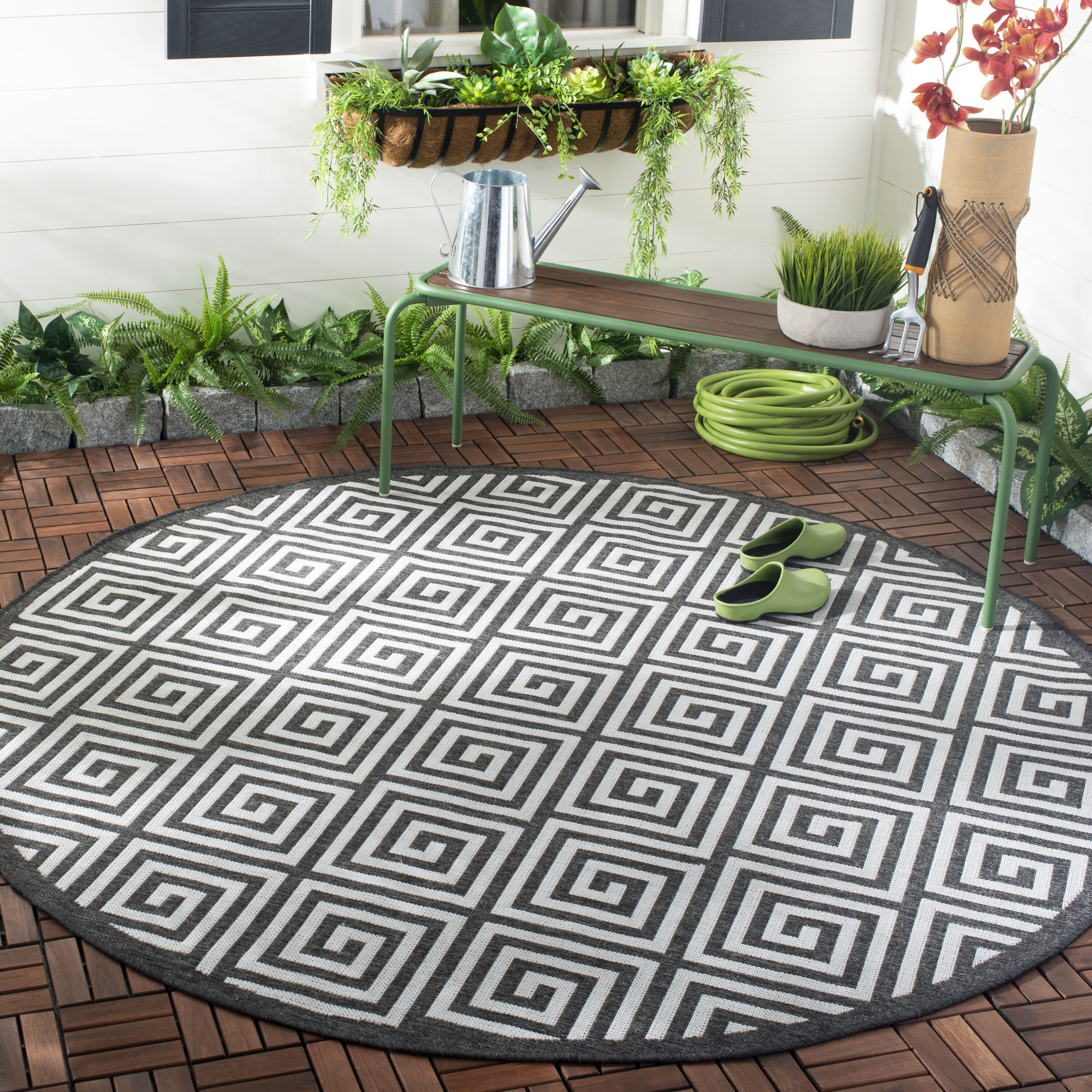 Beachy Round Rug Safavieh Beach House 123A Light Grey Charcoal 6ft-7in x 6ft-7in Round ...