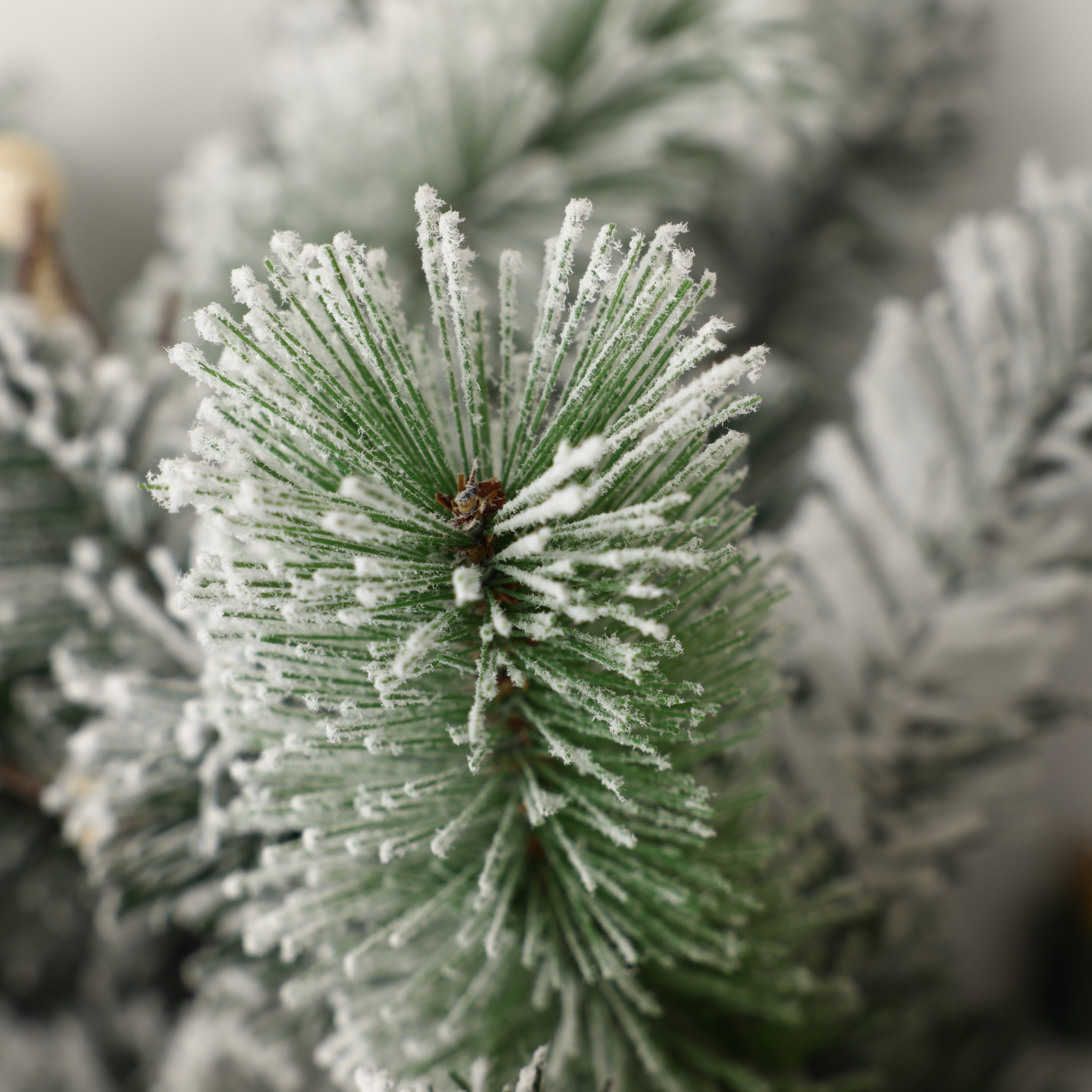 LuxenHome WHAP1785 Artificial-Christmas-Trees - View #8