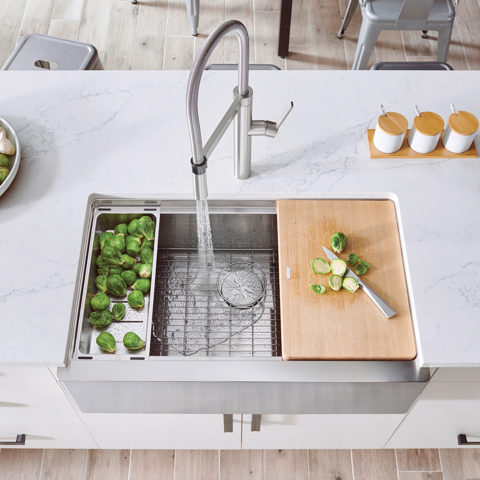 Blanco Quatrus Farmhouse Apron Front 33-in x 20.5-in Satin Polished Finish  Stainless Steel Single Bowl Workstation Kitchen Sink in the Kitchen Sinks  department at Lowes.com