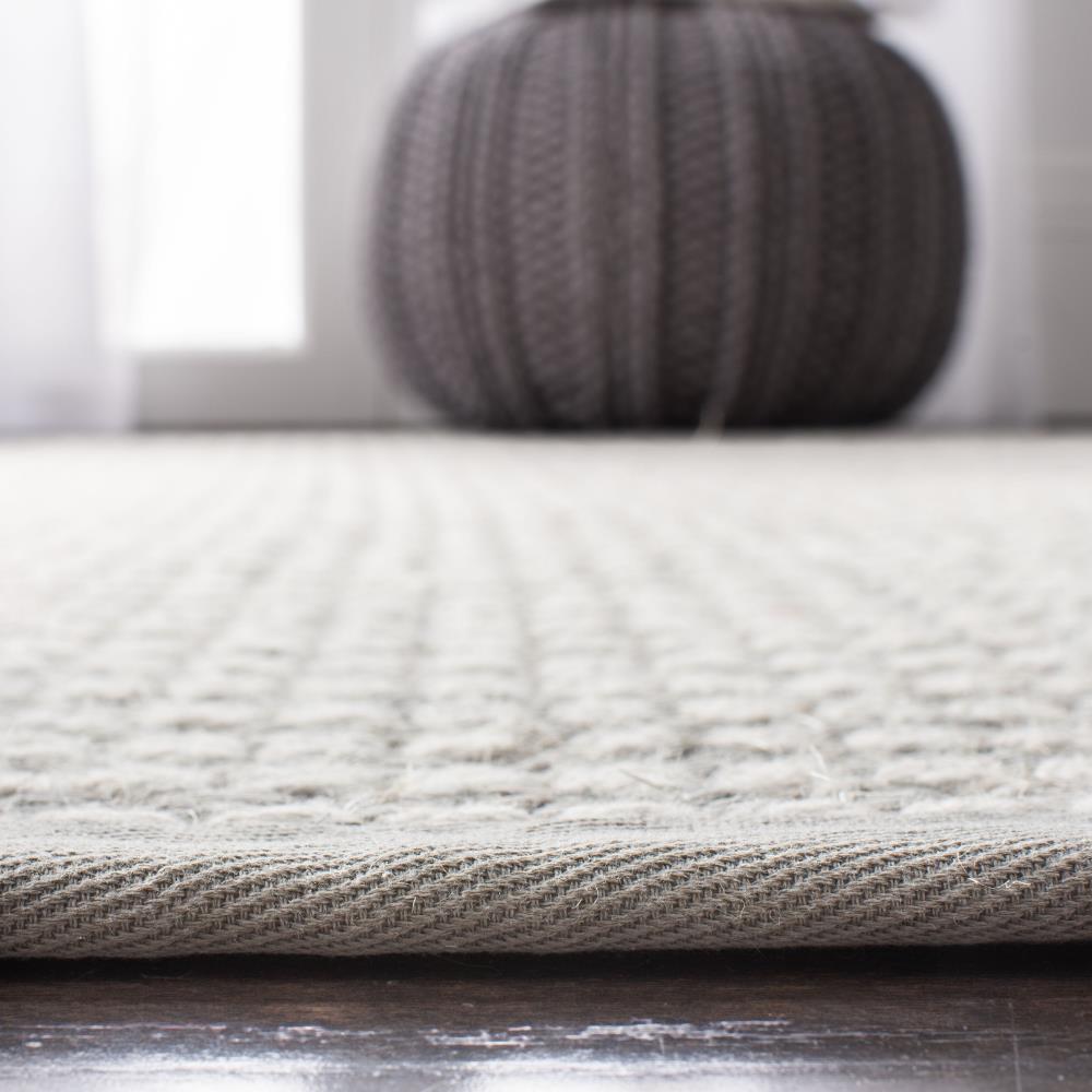 Ivory and Silver Hand-Knotted Wool Area Rug, 5' x 8'