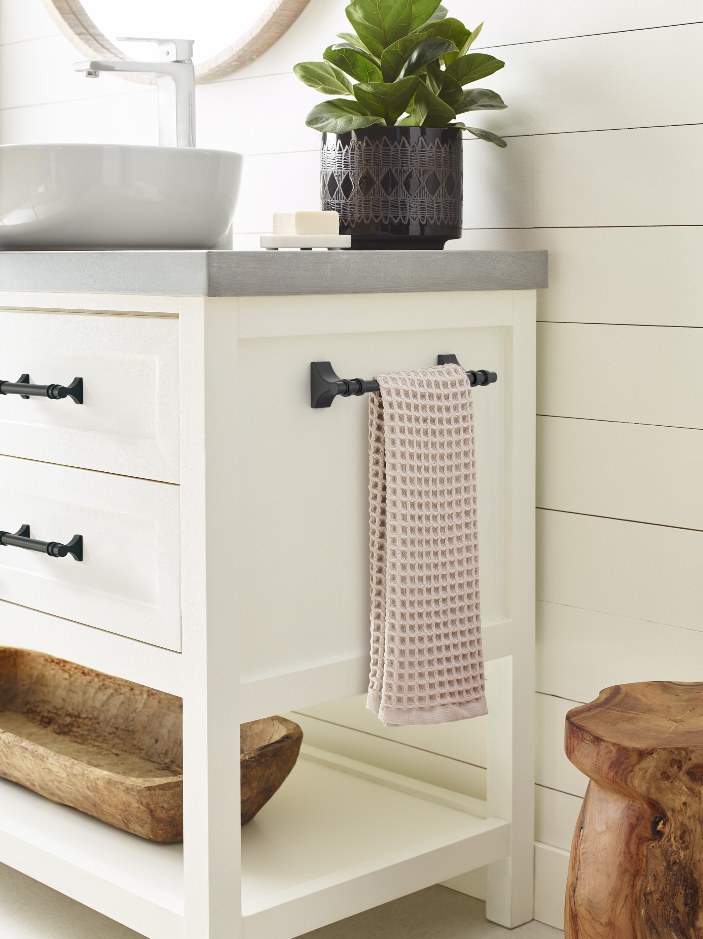 Matte Black Wall Mounted Towel Bar with Simple Lines