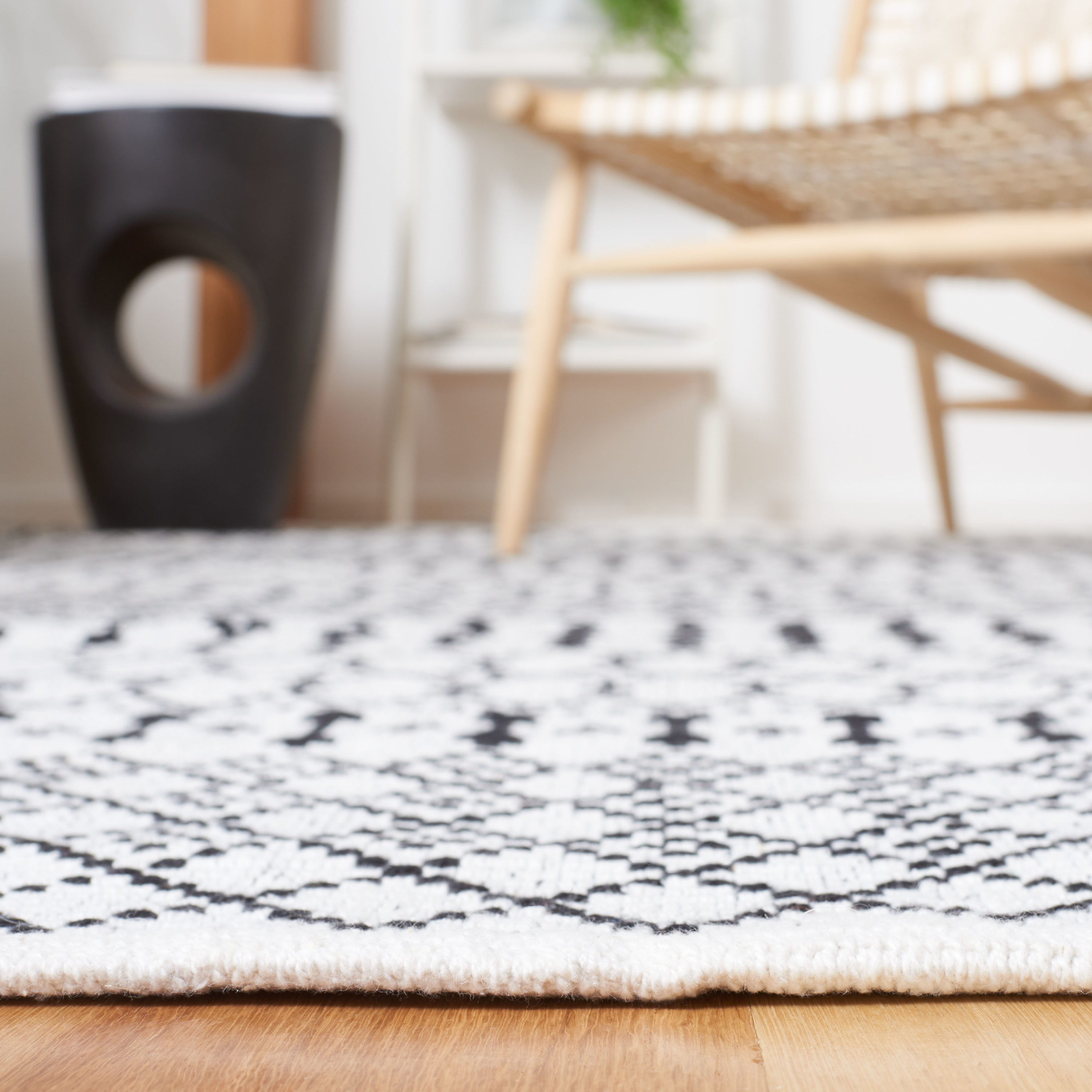 Bohemian Black and Ivory Handwoven Kilim Area Rug - 8' x 10'