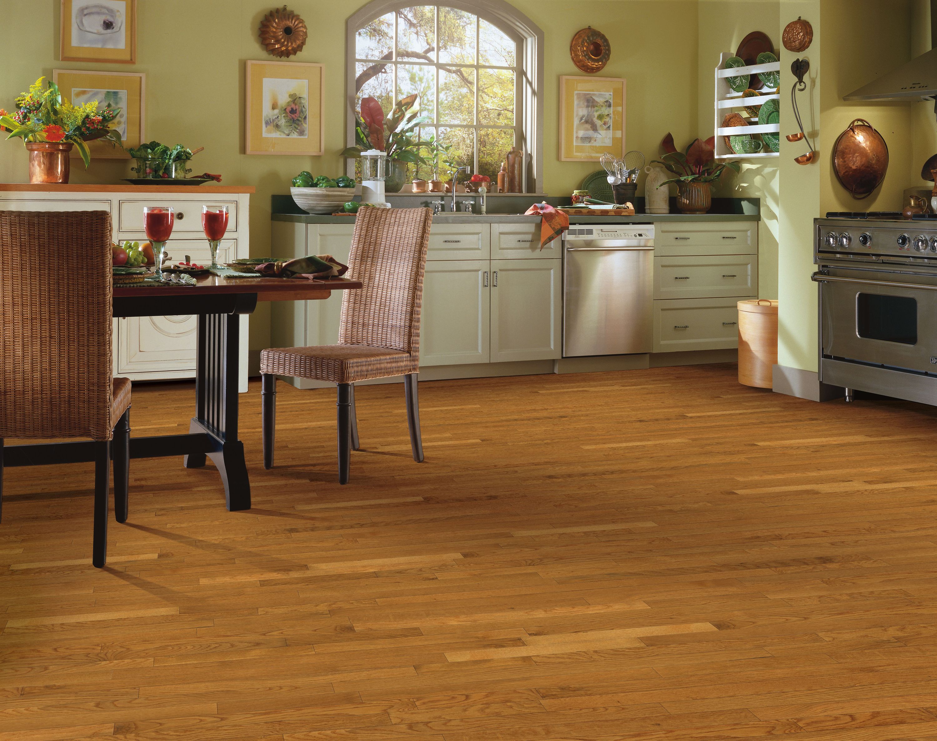 Bruce America's Best Choice Butterscotch Oak 2-1/4-in W x 3/4-in T x  Varying Length Smooth/Traditional Solid Hardwood Flooring (20-sq ft) in the  Hardwood Flooring department at